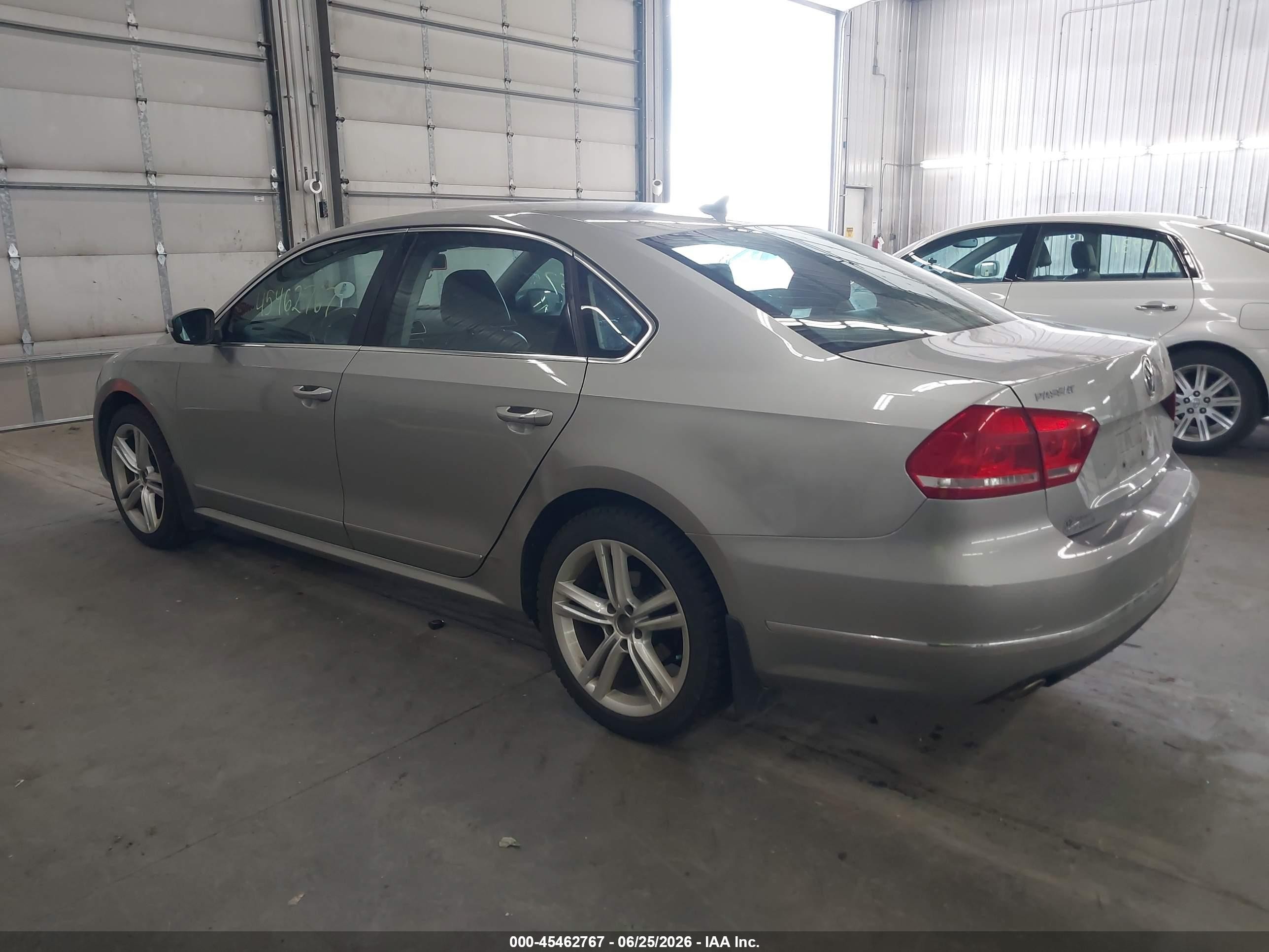 2014 Volkswagen Passat 2.0l Tdi Sel Premium Silver vin: 1VWCN7A39EC088209