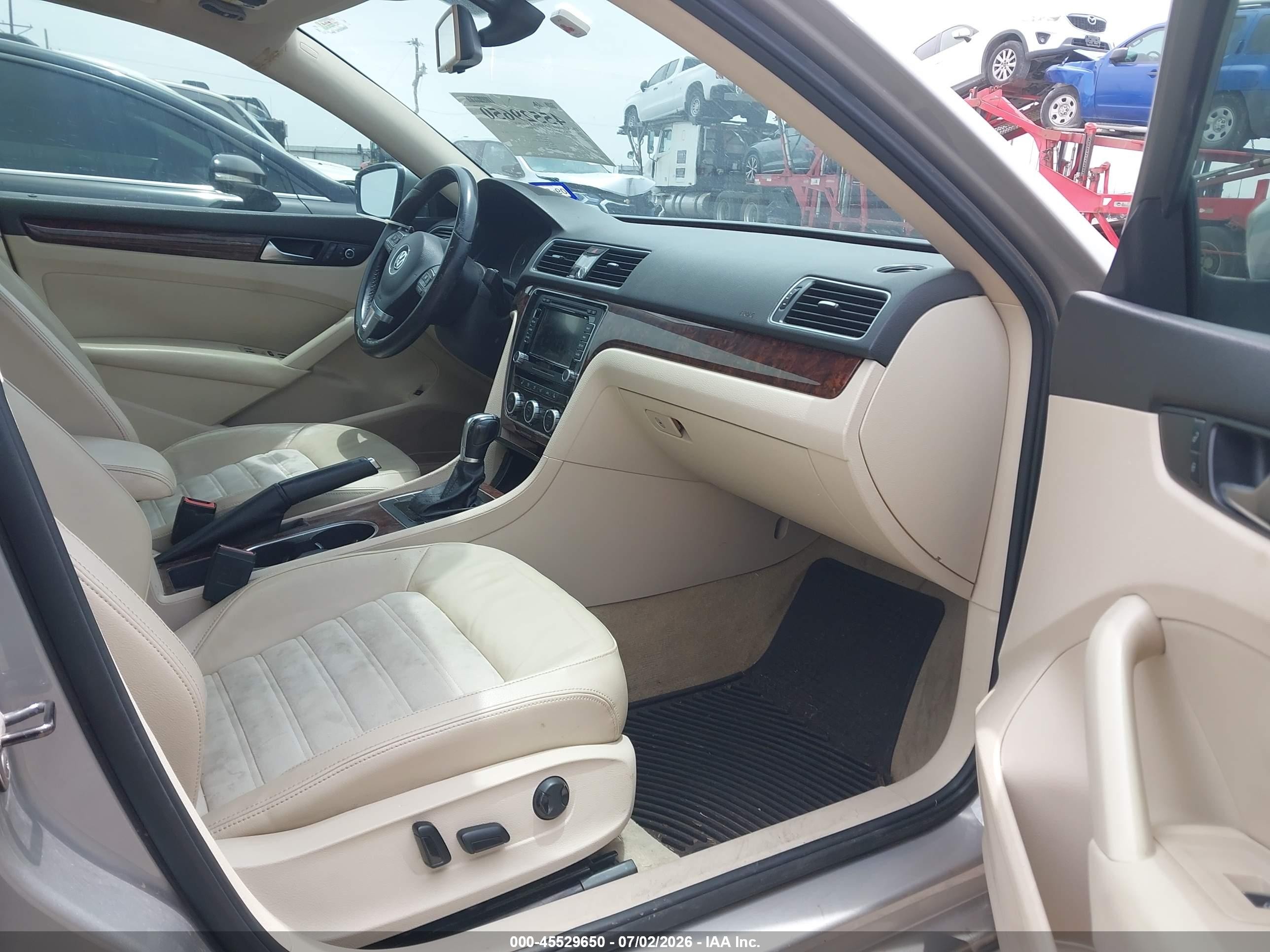 2013 Volkswagen Passat 2.0l Tdi Sel Premium Silver vin: 1VWCN7A3XDC037218