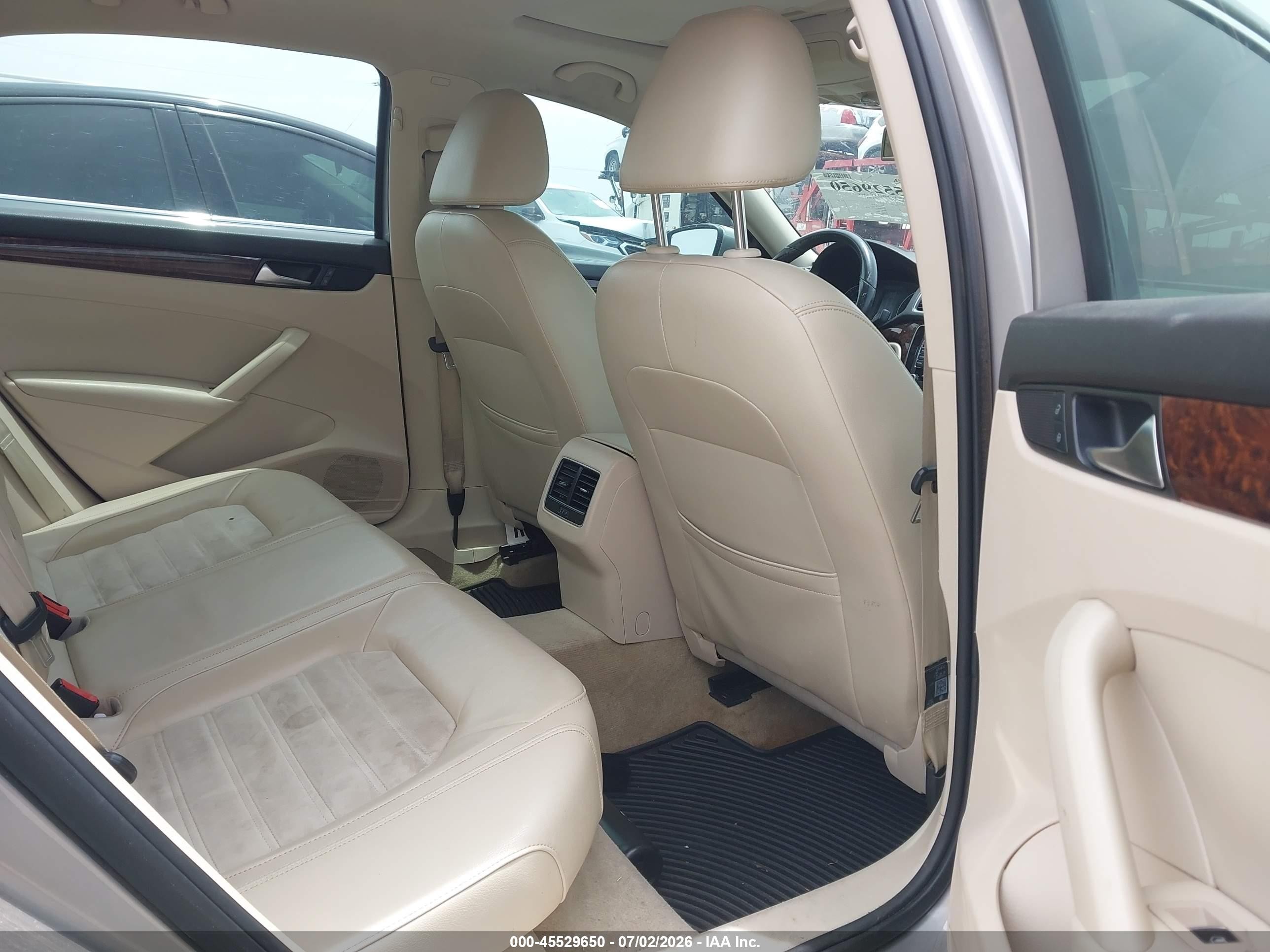 2013 Volkswagen Passat 2.0l Tdi Sel Premium Silver vin: 1VWCN7A3XDC037218