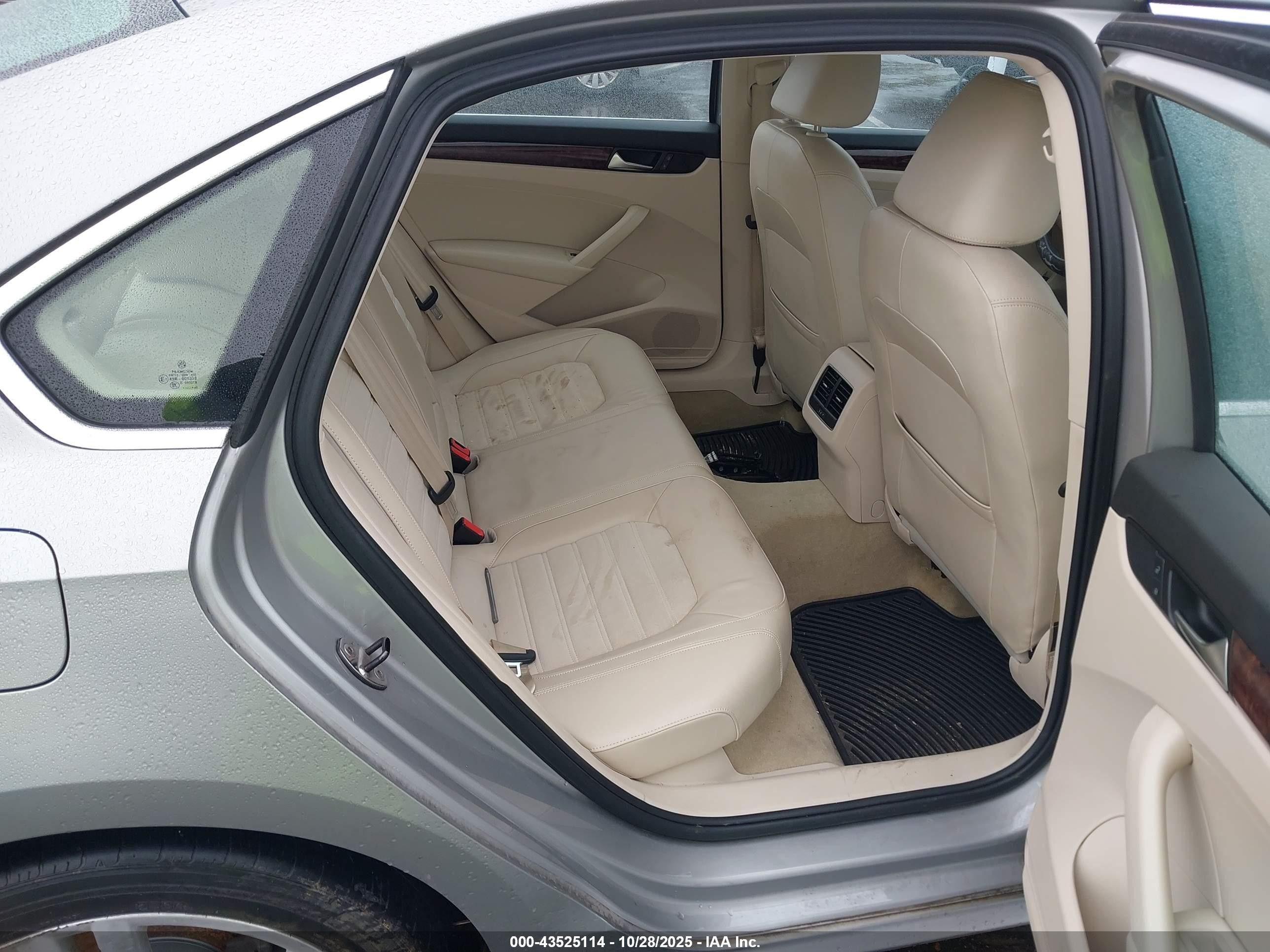 2013 Volkswagen Passat 2.0l Tdi Sel Premium Silver vin: 1VWCN7A3XDC095930