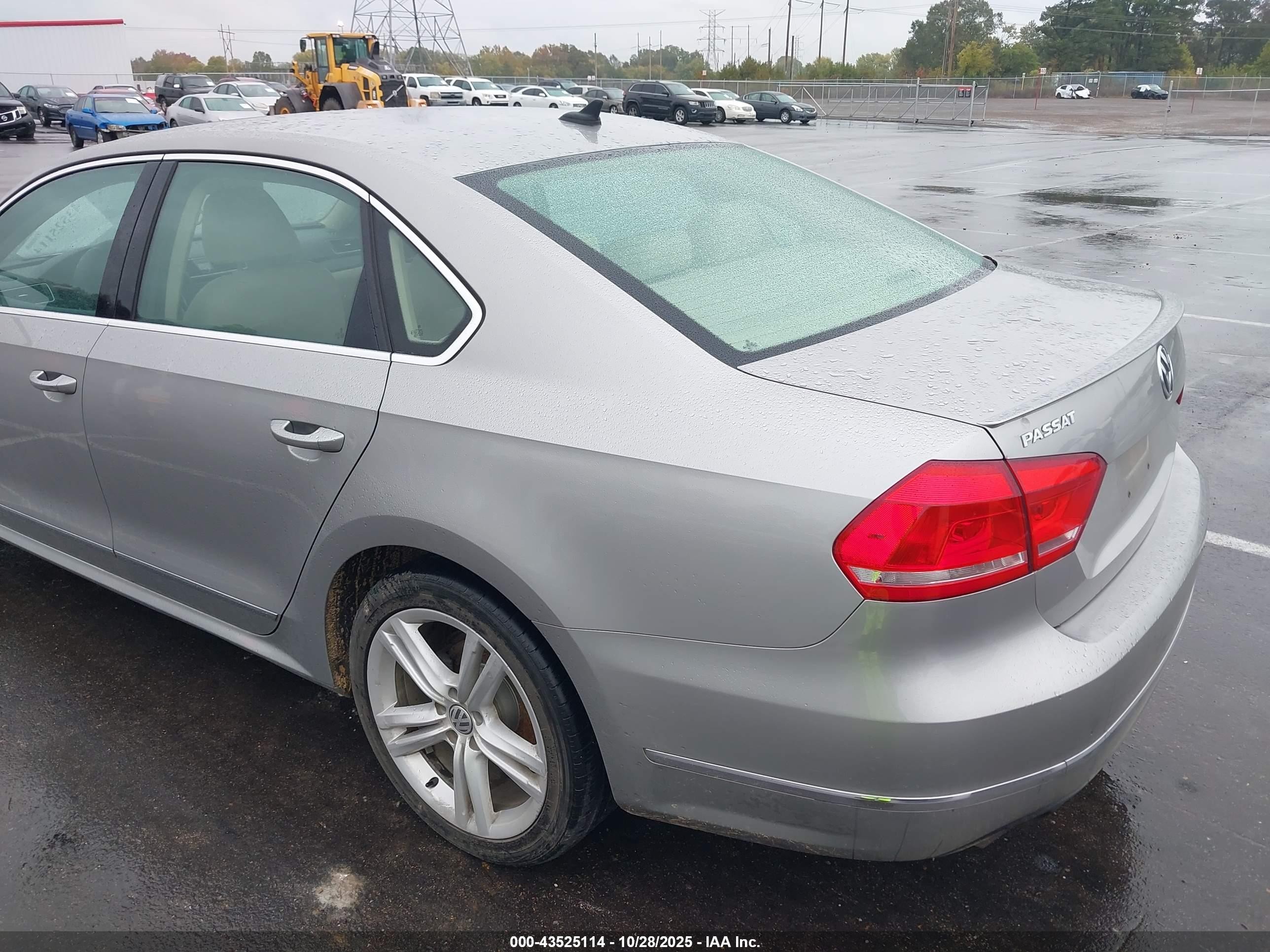 2013 Volkswagen Passat 2.0l Tdi Sel Premium Silver vin: 1VWCN7A3XDC095930