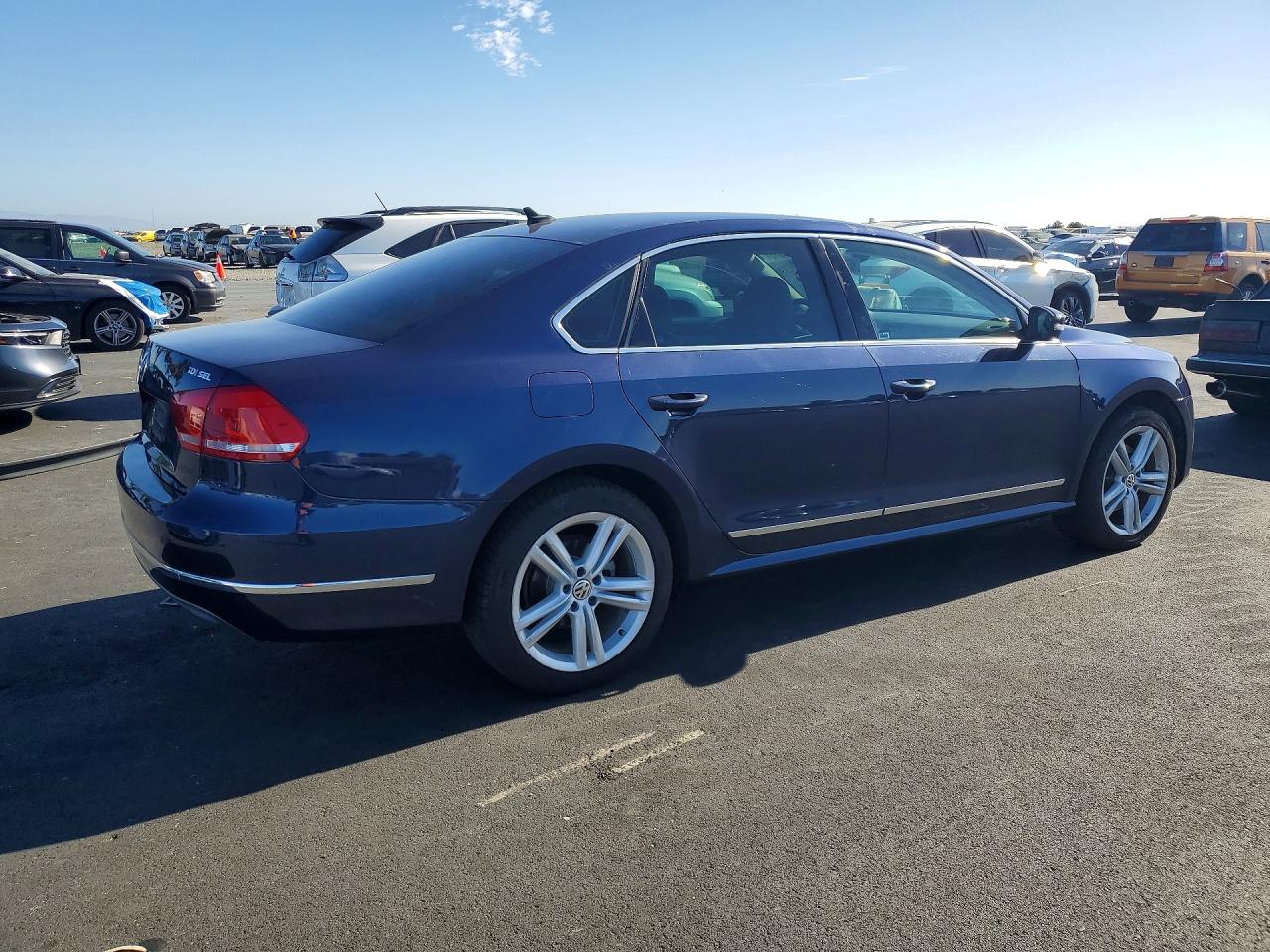 2013 Volkswagen Passat Sel Blue vin: 1VWCN7A3XDC102651