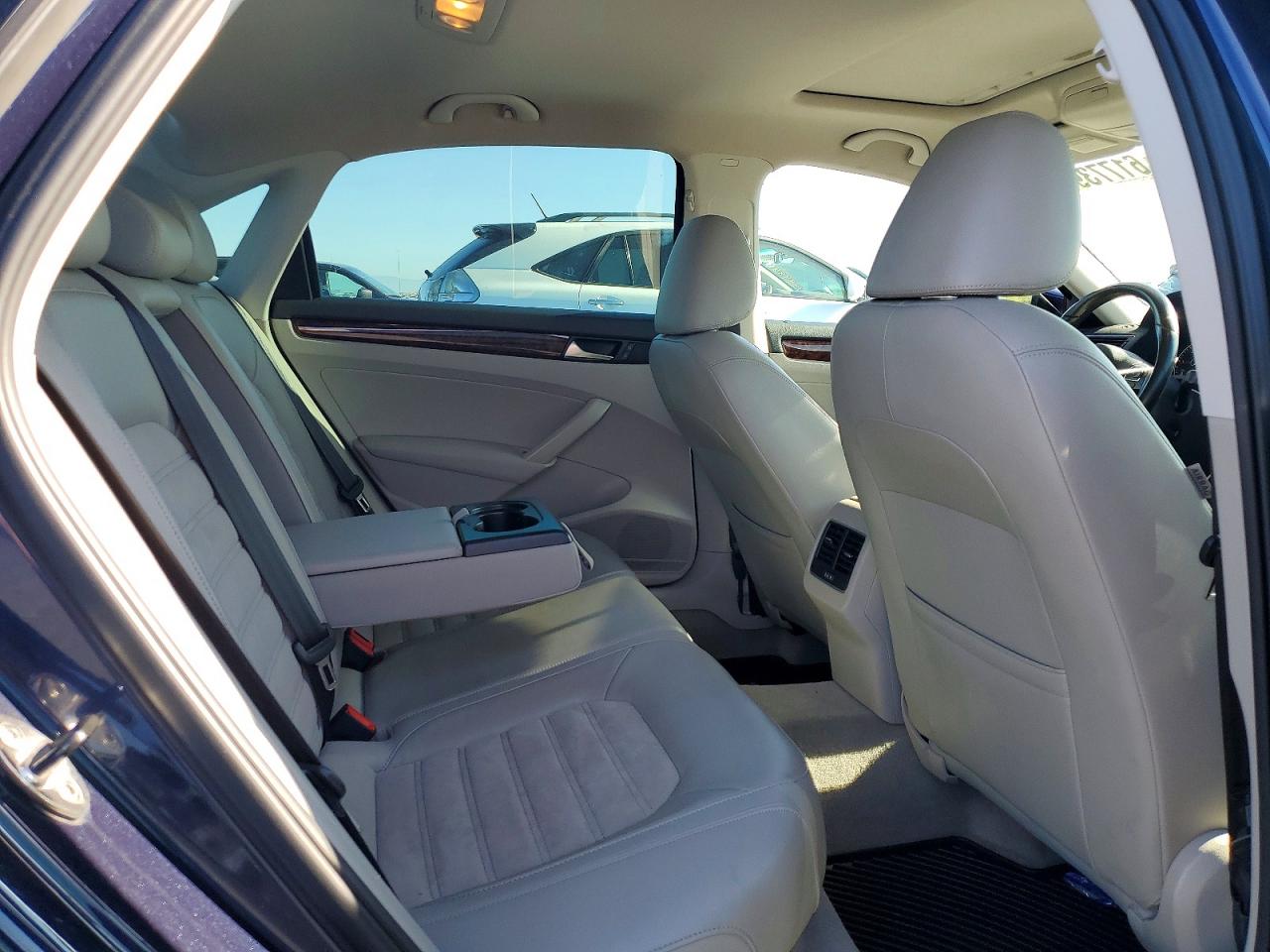2013 Volkswagen Passat Sel Blue vin: 1VWCN7A3XDC102651
