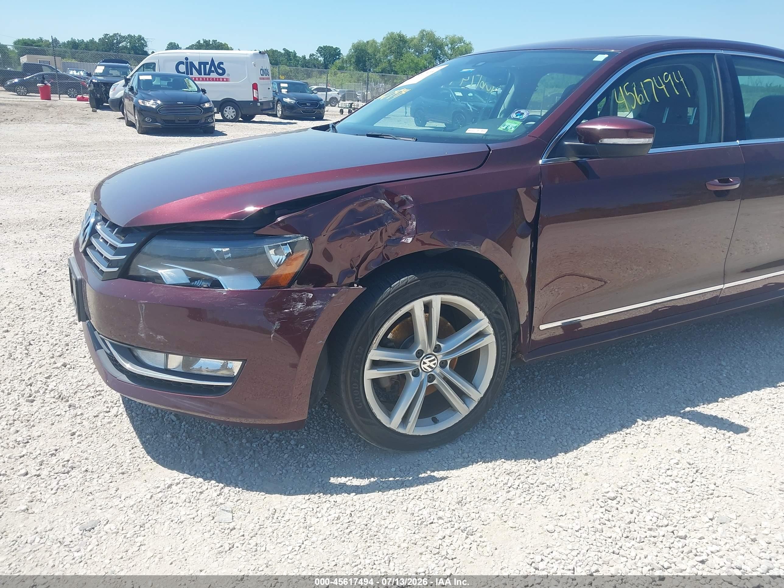 2014 Volkswagen Passat 2.0l Tdi Sel Premium Maroon vin: 1VWCN7A3XEC028679