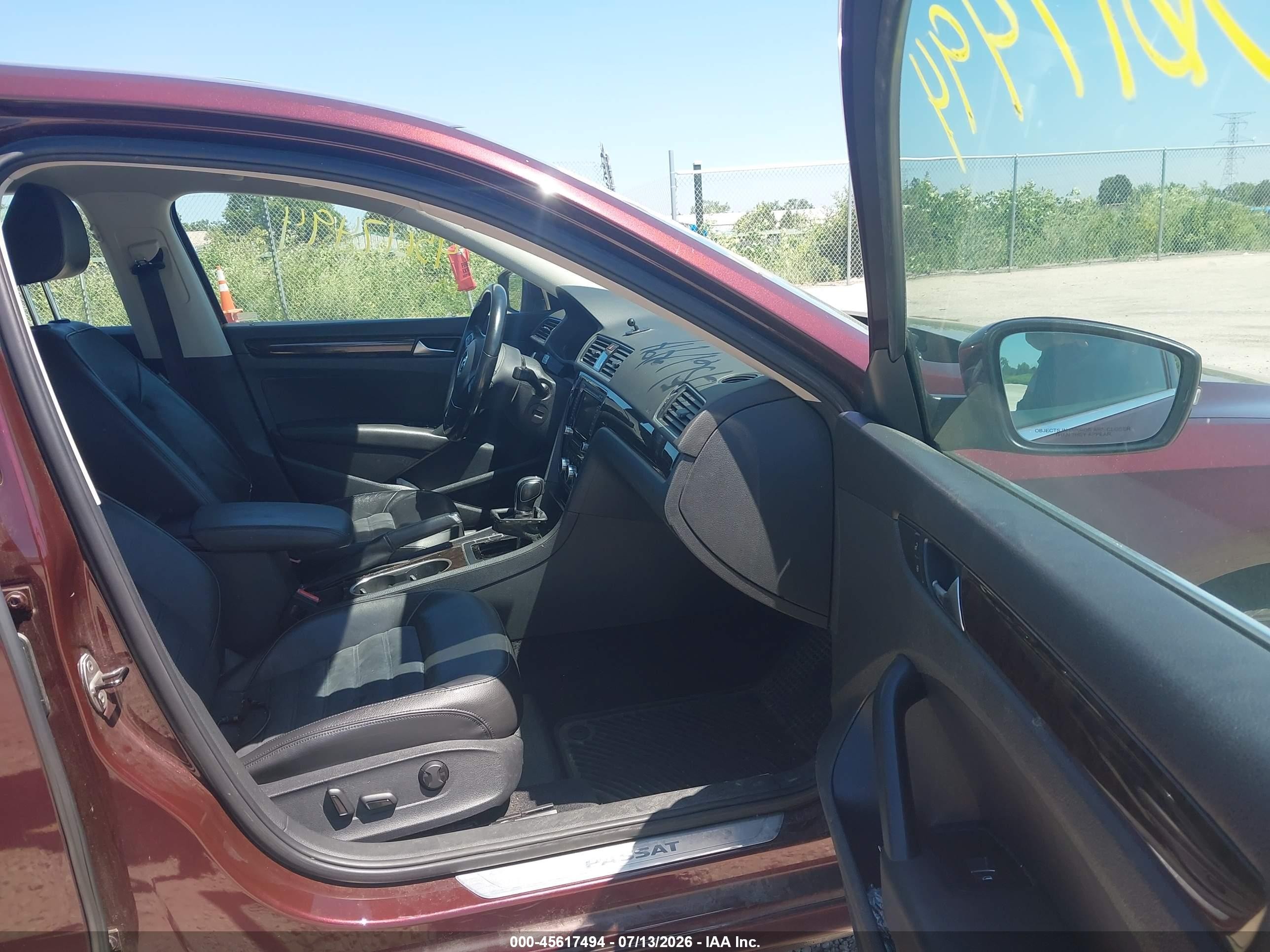 2014 Volkswagen Passat 2.0l Tdi Sel Premium Maroon vin: 1VWCN7A3XEC028679