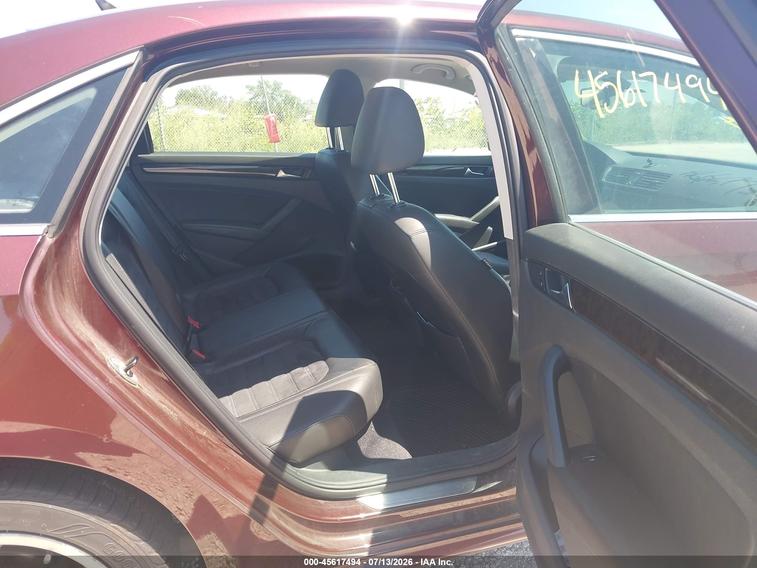 2014 Volkswagen Passat 2.0l Tdi Sel Premium Maroon vin: 1VWCN7A3XEC028679