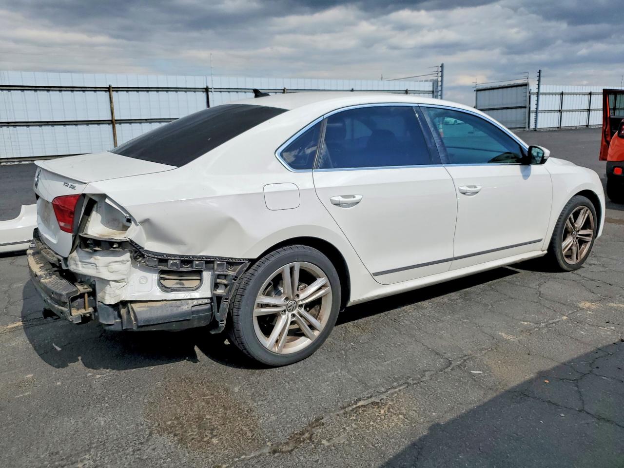 2014 Volkswagen Passat Sel Белый vin: 1VWCN7A3XEC030626