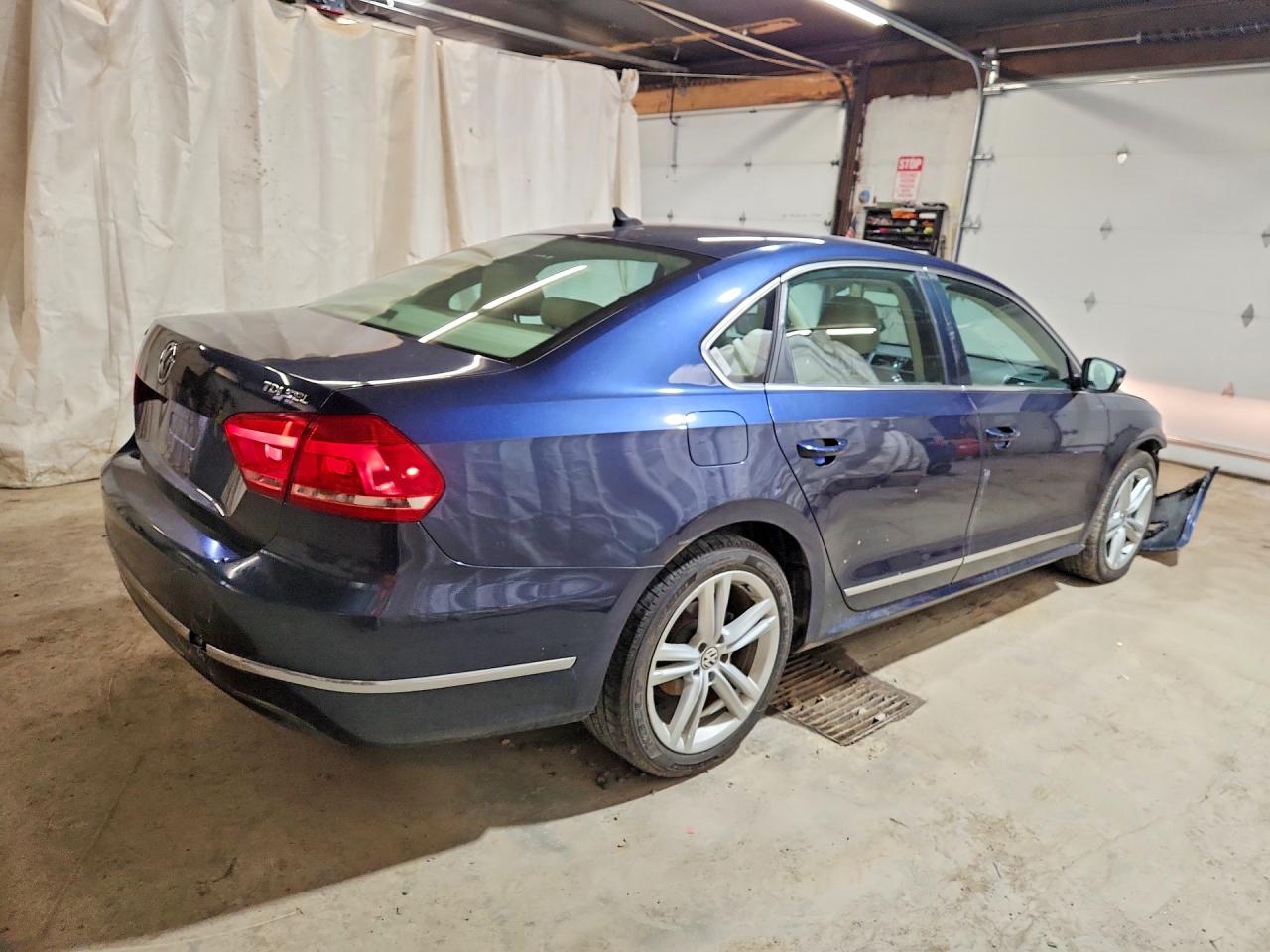 2014 Volkswagen Passat Sel Blue vin: 1VWCN7A3XEC057325