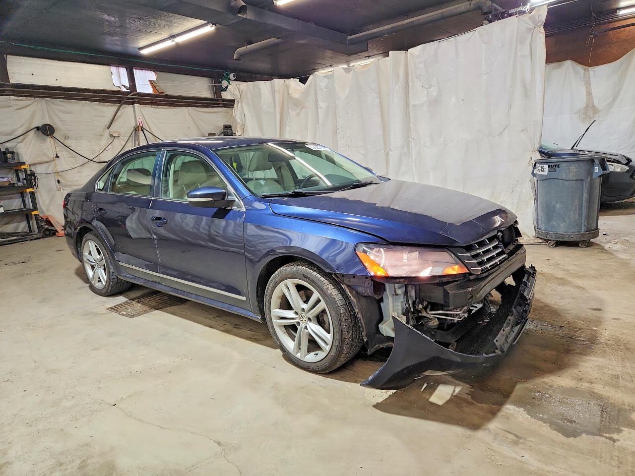 2014 Volkswagen Passat Sel Blue vin: 1VWCN7A3XEC057325