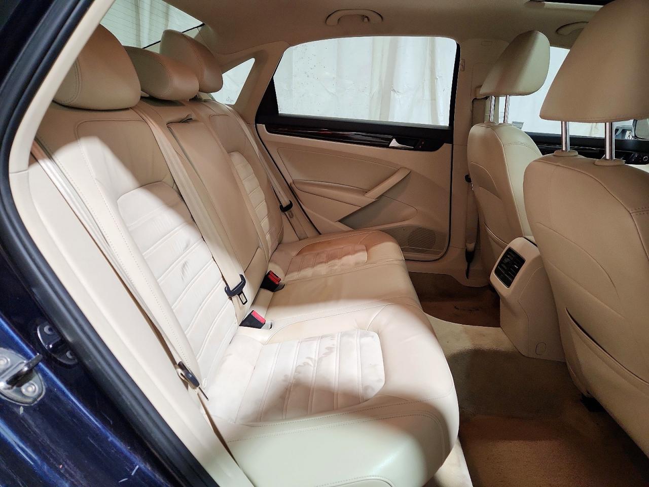 2014 Volkswagen Passat Sel Blue vin: 1VWCN7A3XEC057325