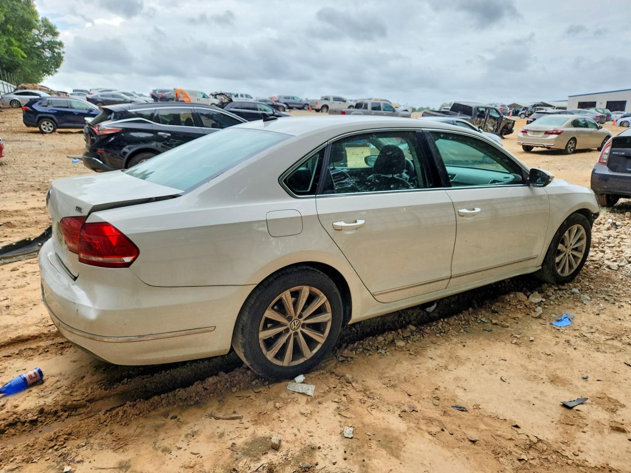 2012 Volkswagen Passat Sel White vin: 1VWCP7A30CC037155