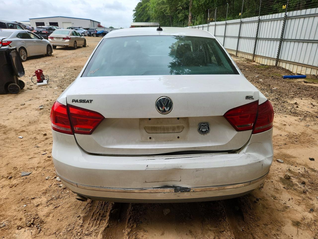 2012 Volkswagen Passat Sel White vin: 1VWCP7A30CC037155