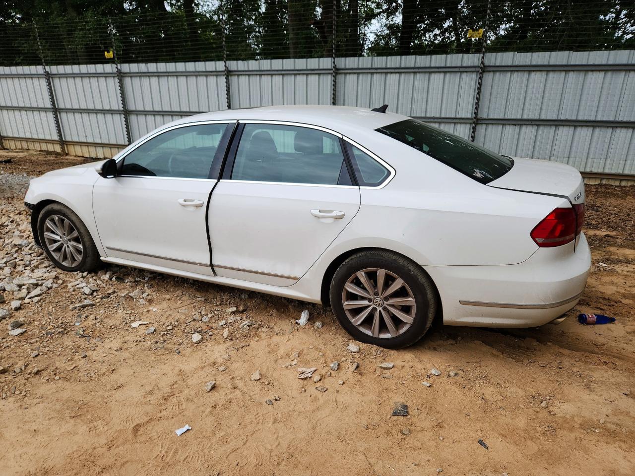 2012 Volkswagen Passat Sel White vin: 1VWCP7A30CC037155