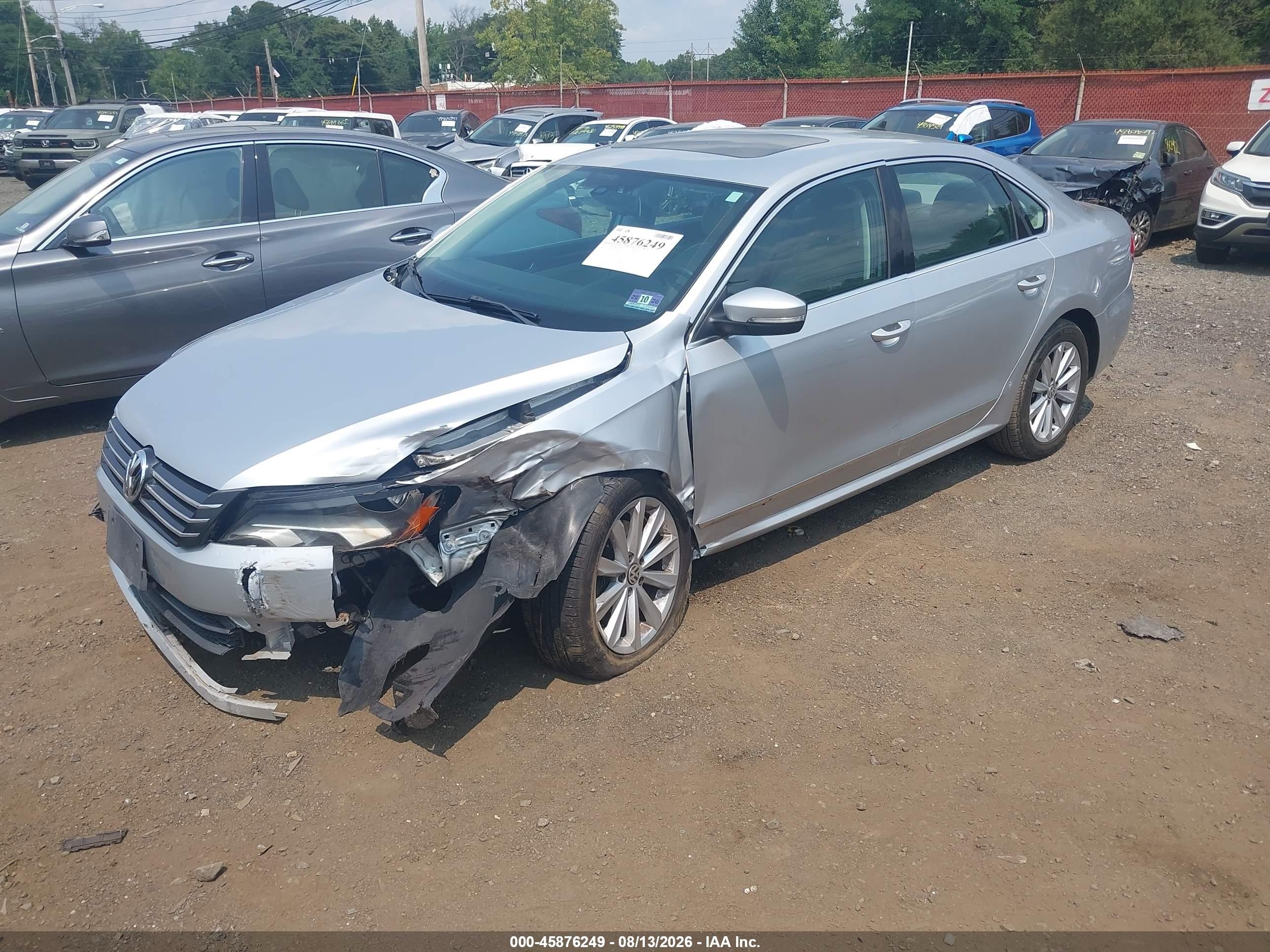 2013 Volkswagen Passat 2.5l Sel Silver vin: 1VWCP7A31DC082090