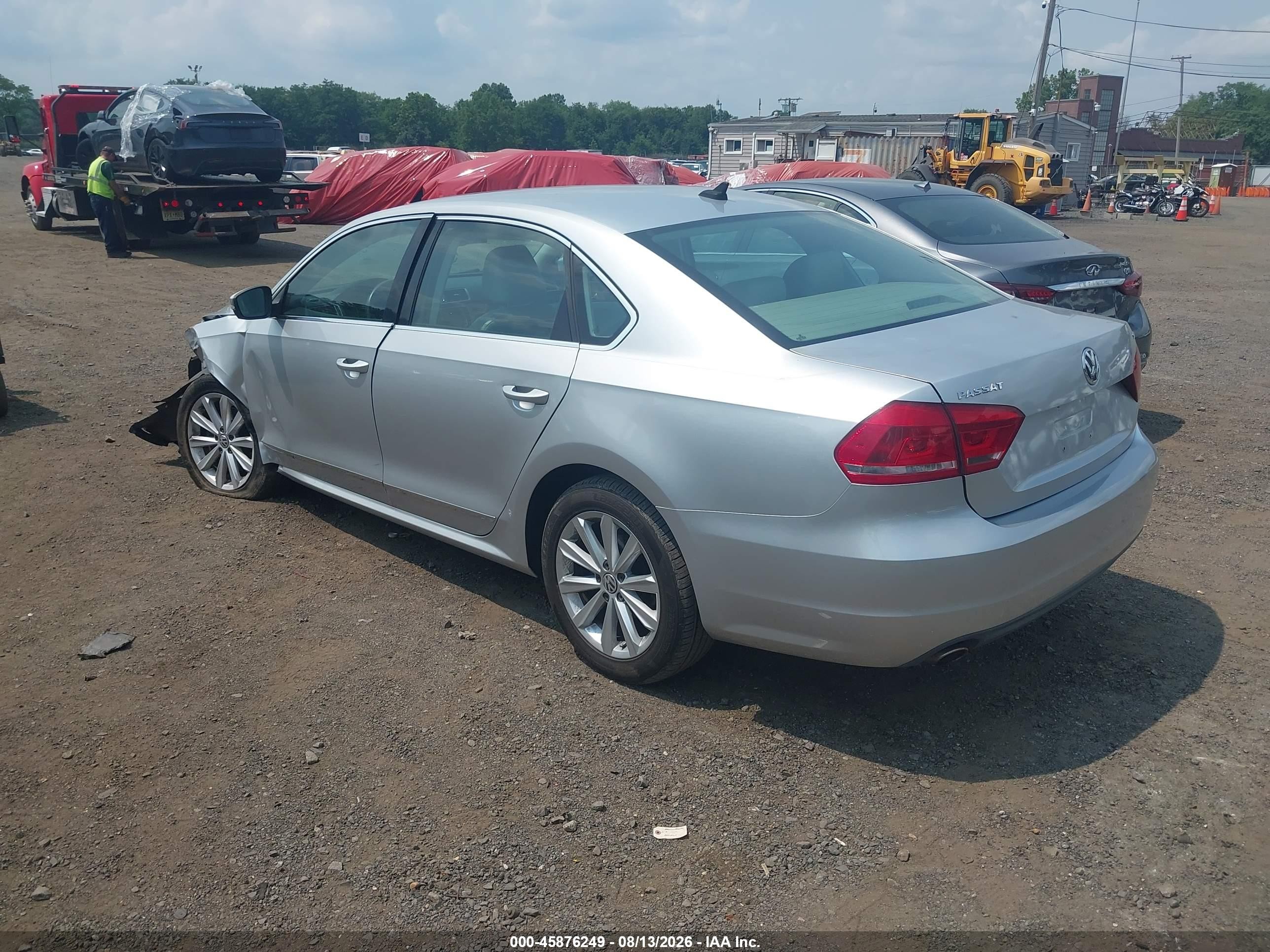 2013 Volkswagen Passat 2.5l Sel Silver vin: 1VWCP7A31DC082090