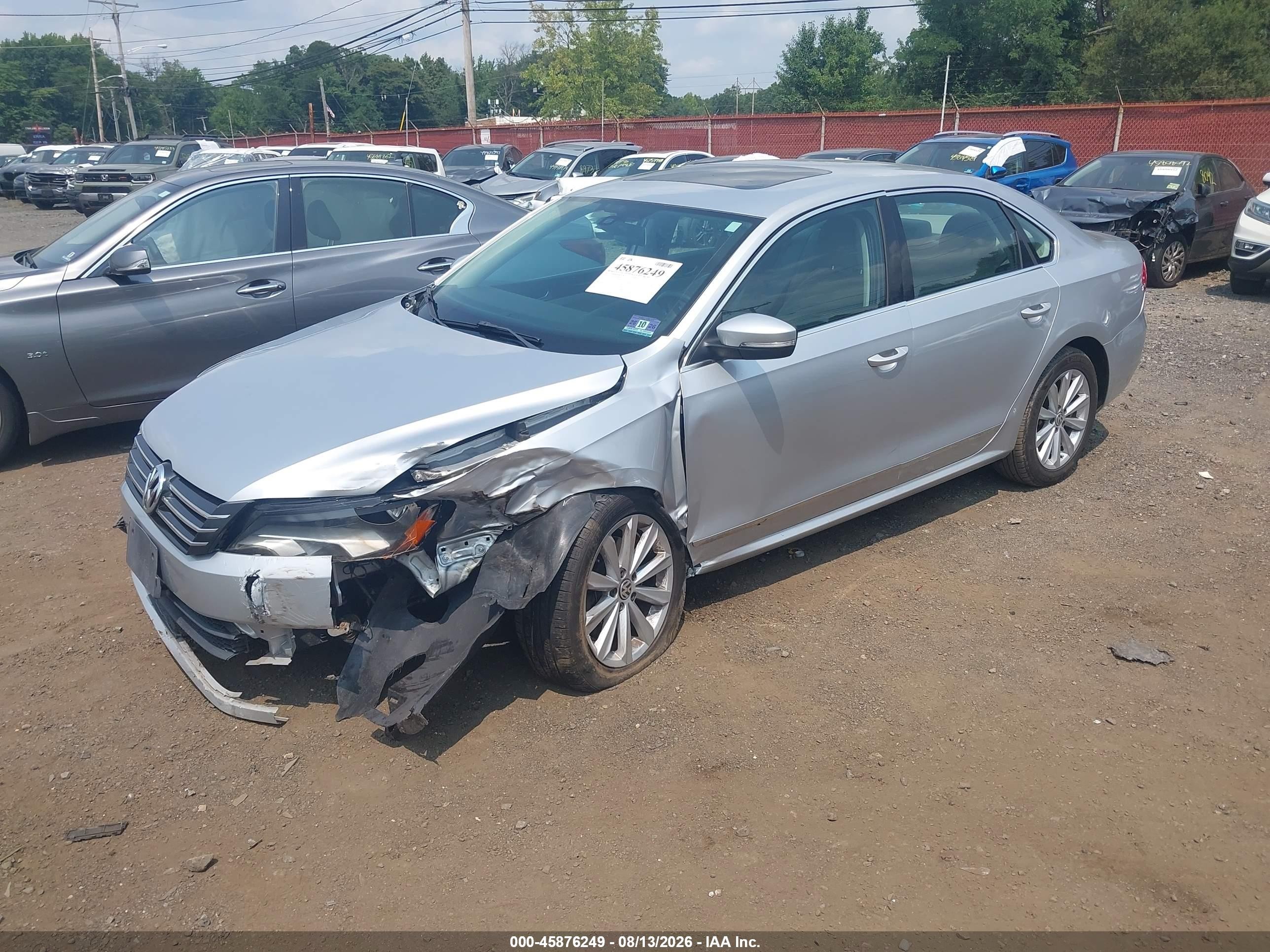 2013 Volkswagen Passat 2.5l Sel Silver vin: 1VWCP7A31DC082090