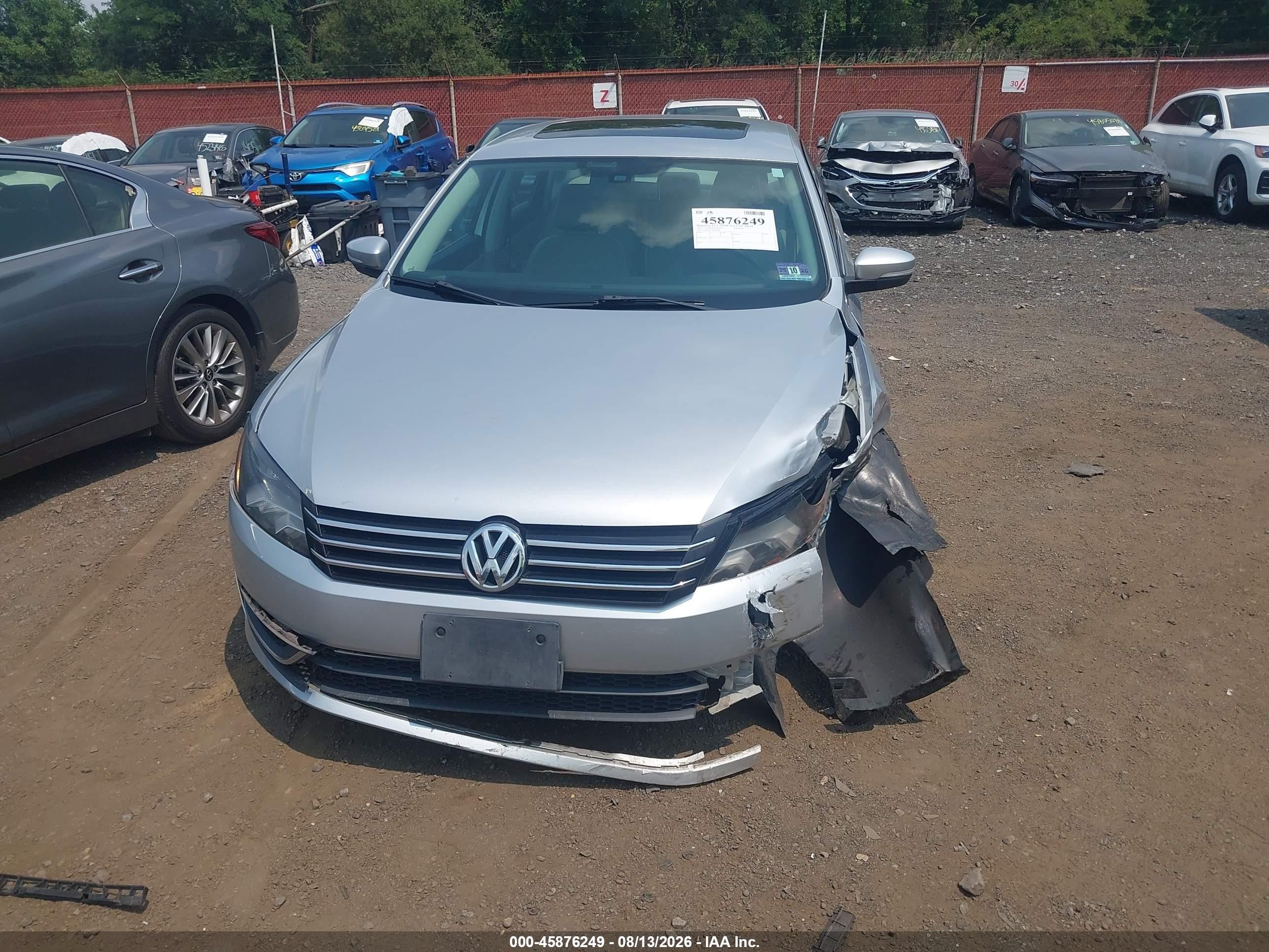 2013 Volkswagen Passat 2.5l Sel Silver vin: 1VWCP7A31DC082090