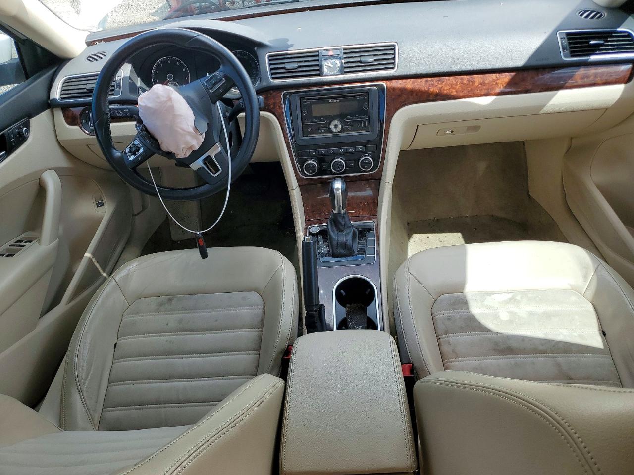 2013 Volkswagen Passat Sel White vin: 1VWCP7A33DC014678