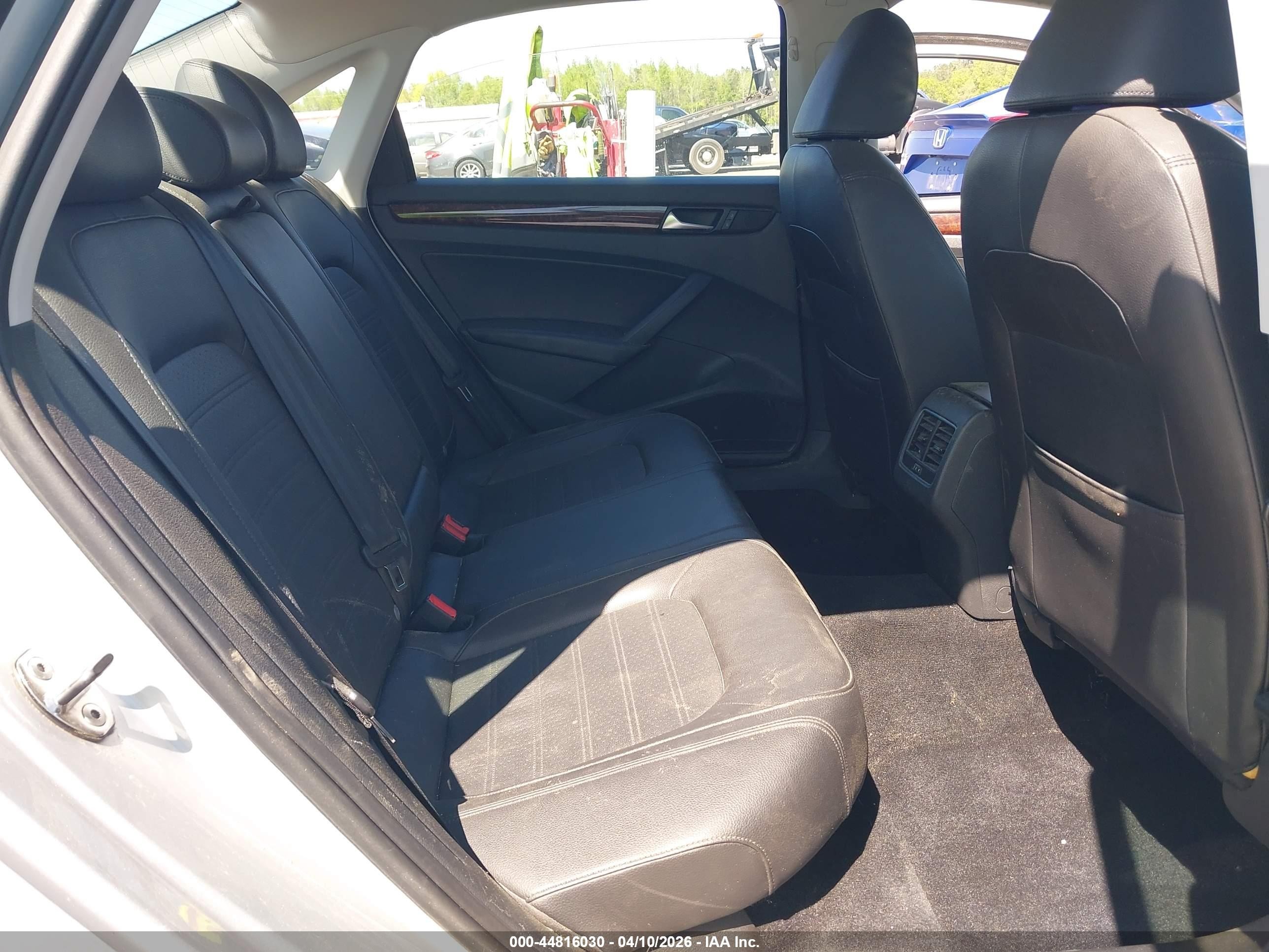 2013 Volkswagen Passat 2.5l Sel Серебряный vin: 1VWCP7A33DC018374