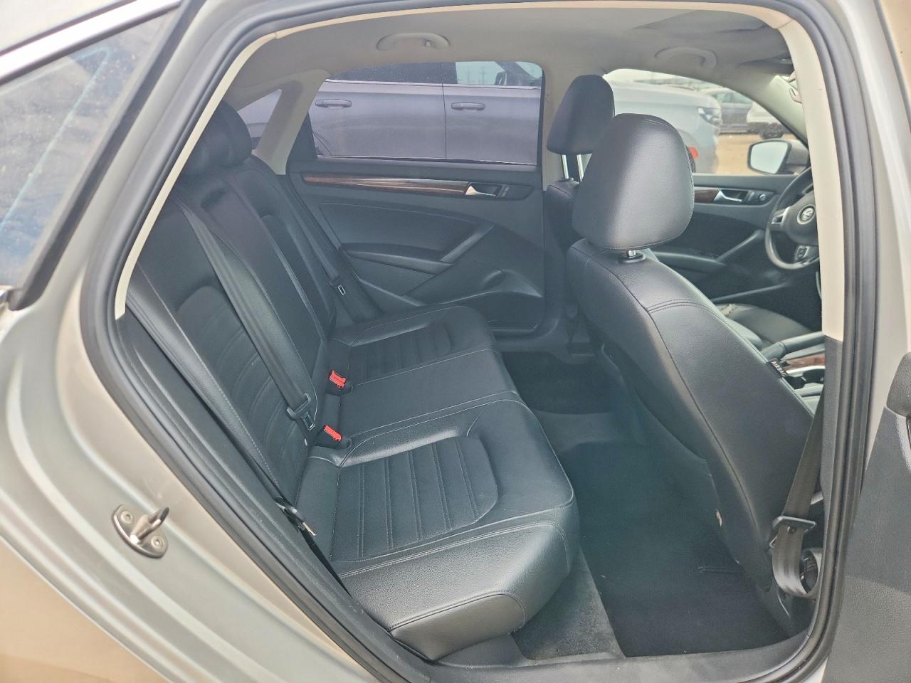 2013 Volkswagen Passat Sel Silver vin: 1VWCP7A33DC020934