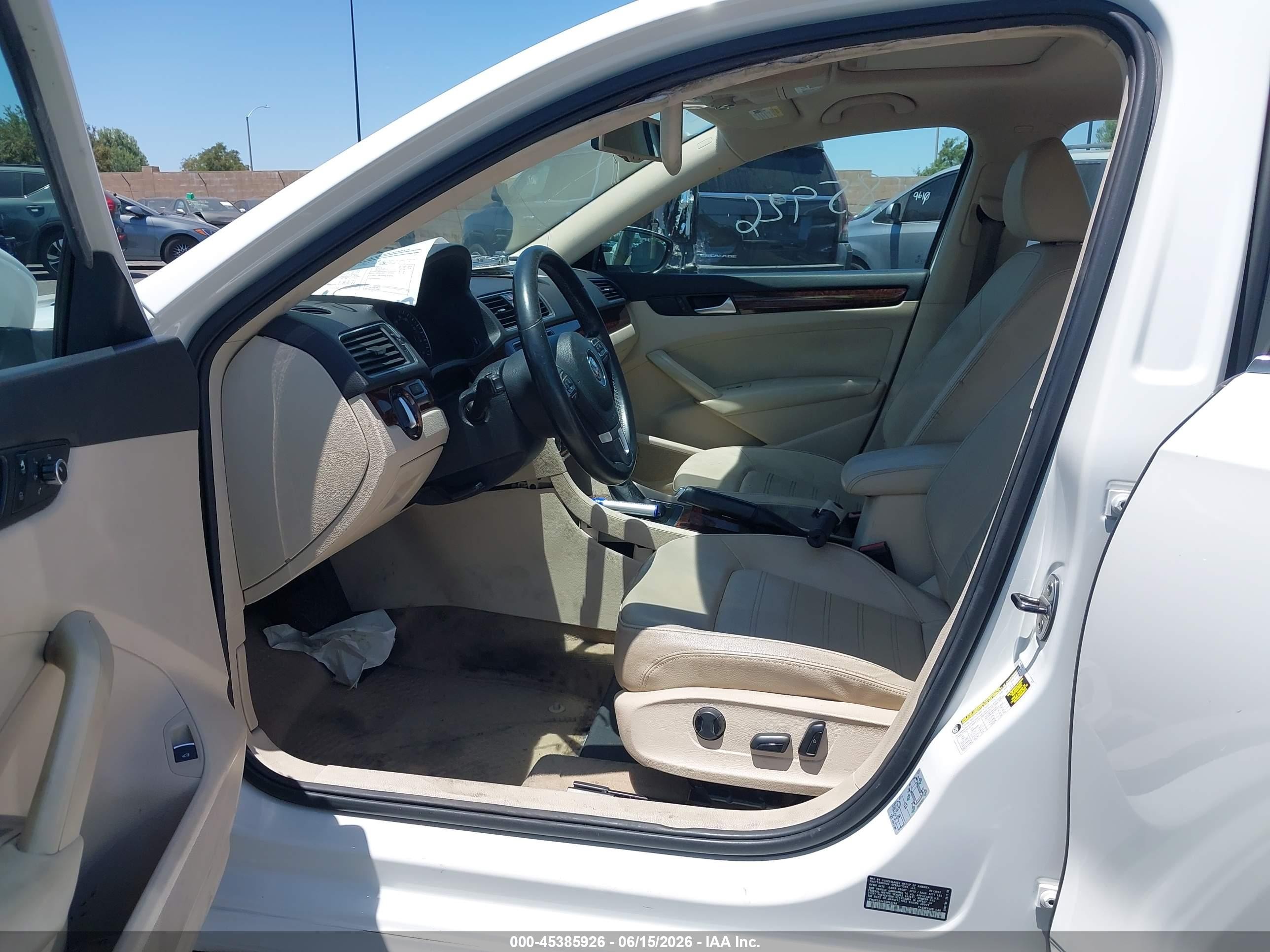 2012 Volkswagen Passat 2.5l Sel White vin: 1VWCP7A34CC062768
