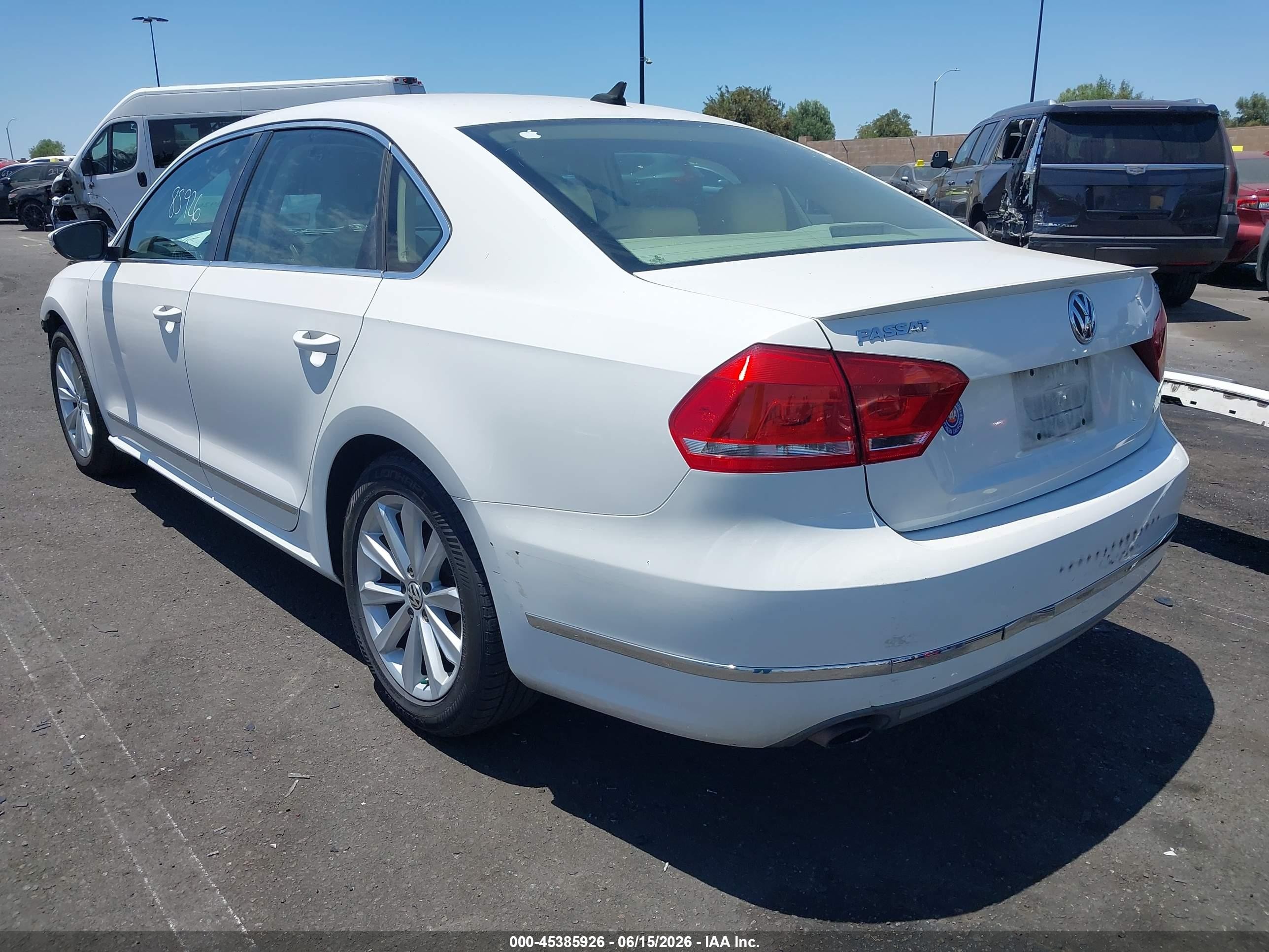 2012 Volkswagen Passat 2.5l Sel White vin: 1VWCP7A34CC062768