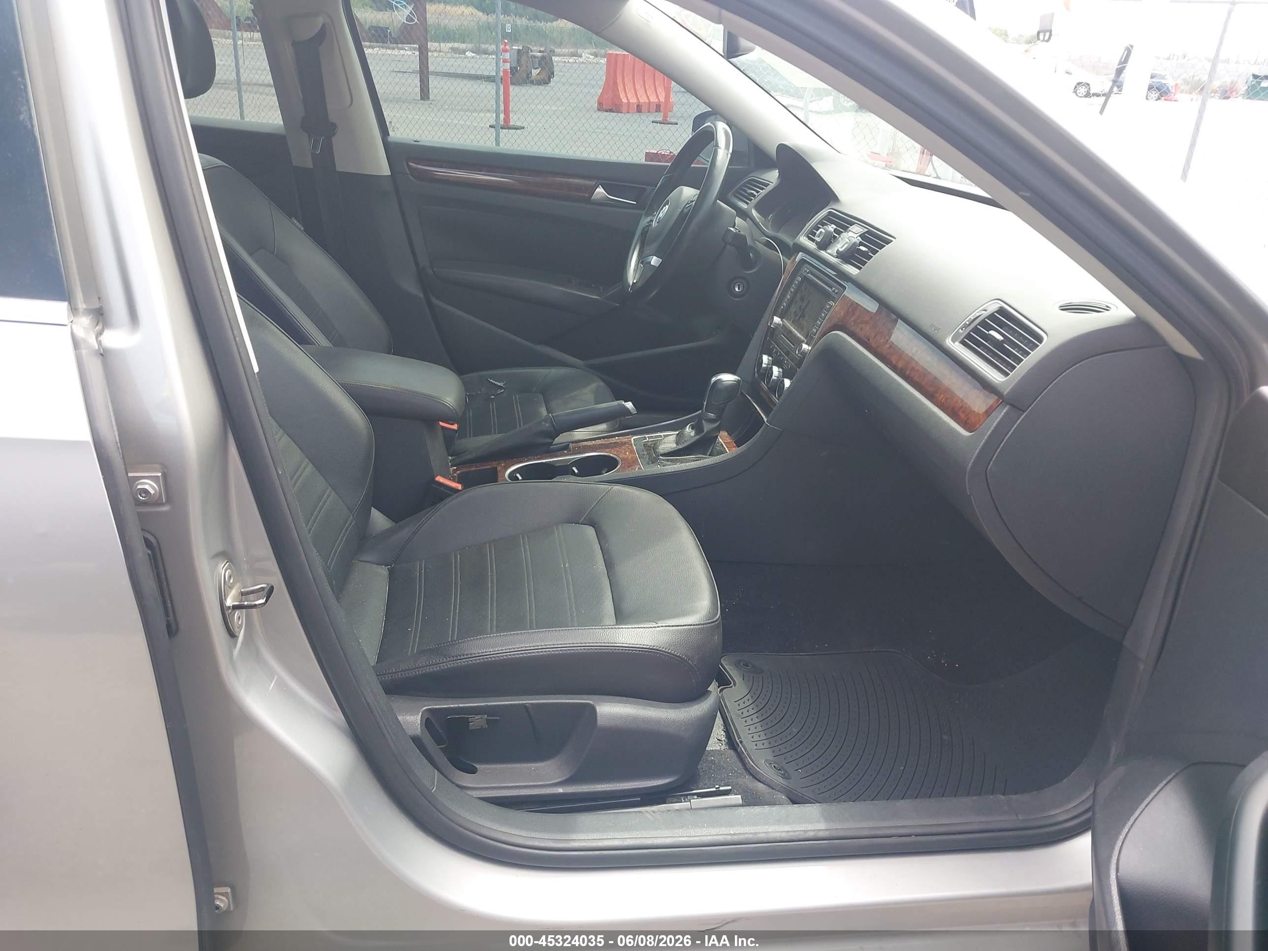 2013 Volkswagen Passat 2.5l Sel Серебряный vin: 1VWCP7A34DC023230