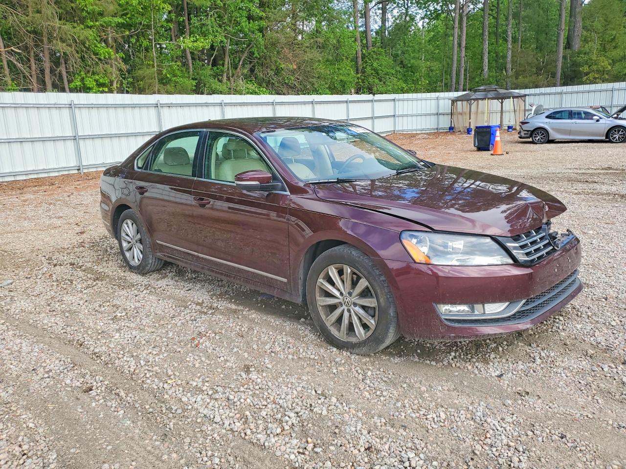 2013 Volkswagen Passat Sel Burgundy vin: 1VWCP7A35DC006176