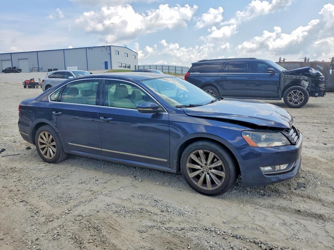 2012 Volkswagen Passat Sel Blue vin: 1VWCP7A36CC022496