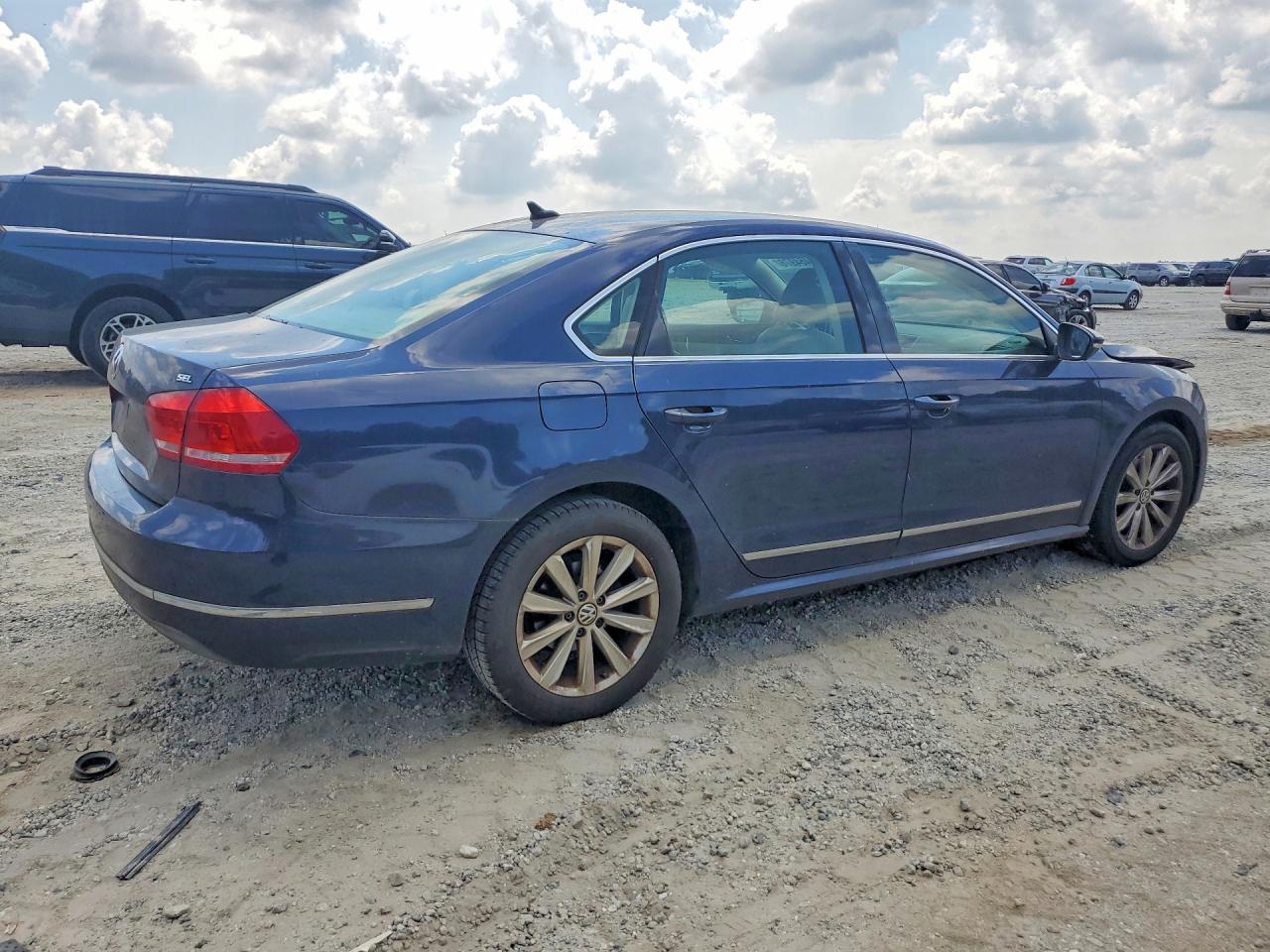 2012 Volkswagen Passat Sel Blue vin: 1VWCP7A36CC022496
