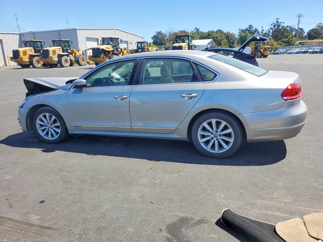 2013 Volkswagen Passat Sel Silver vin: 1VWCP7A36DC009068