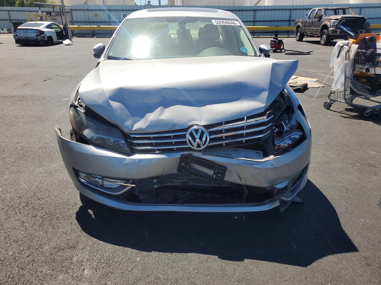 2013 Volkswagen Passat Sel Silver vin: 1VWCP7A36DC009068