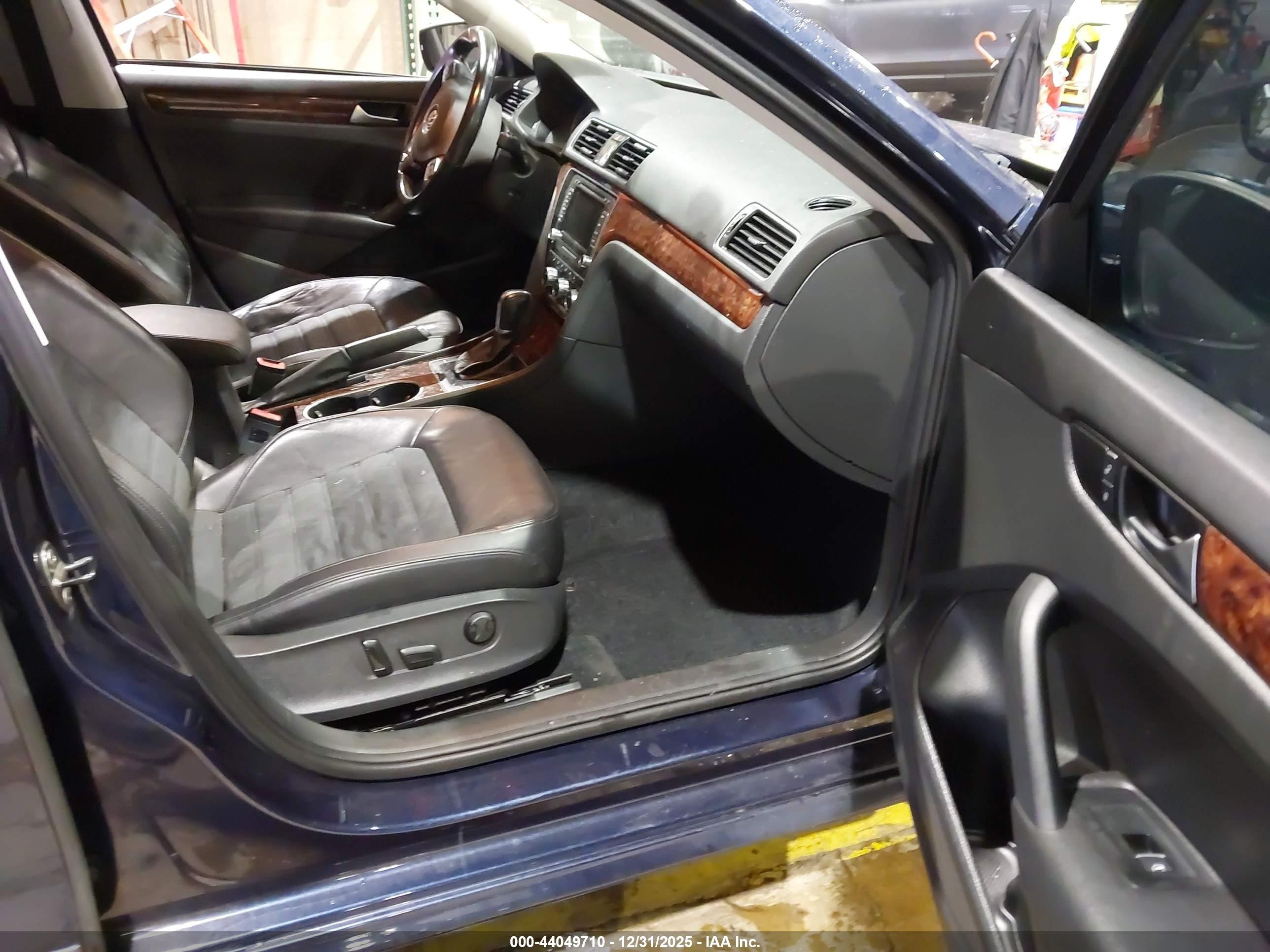 2013 Volkswagen Passat 2.5l Sel Premium Dark Blue vin: 1VWCP7A36DC032964