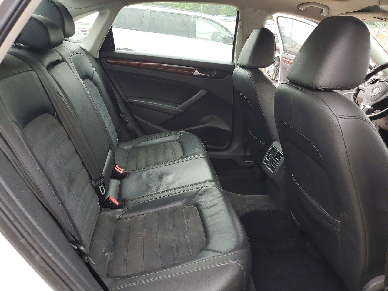2013 Volkswagen Passat Sel White vin: 1VWCP7A37DC041947