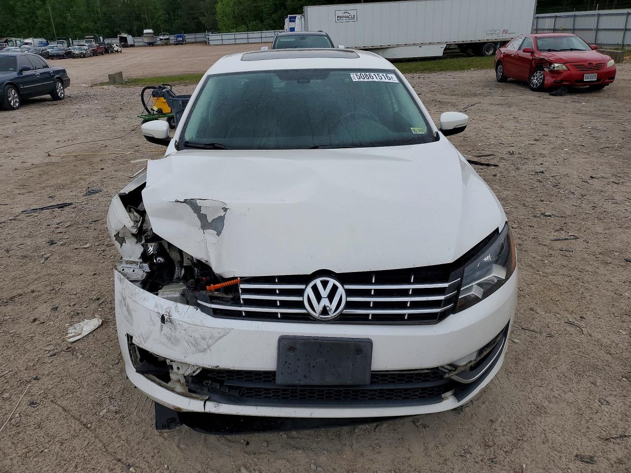 2013 Volkswagen Passat Sel White vin: 1VWCP7A37DC041947