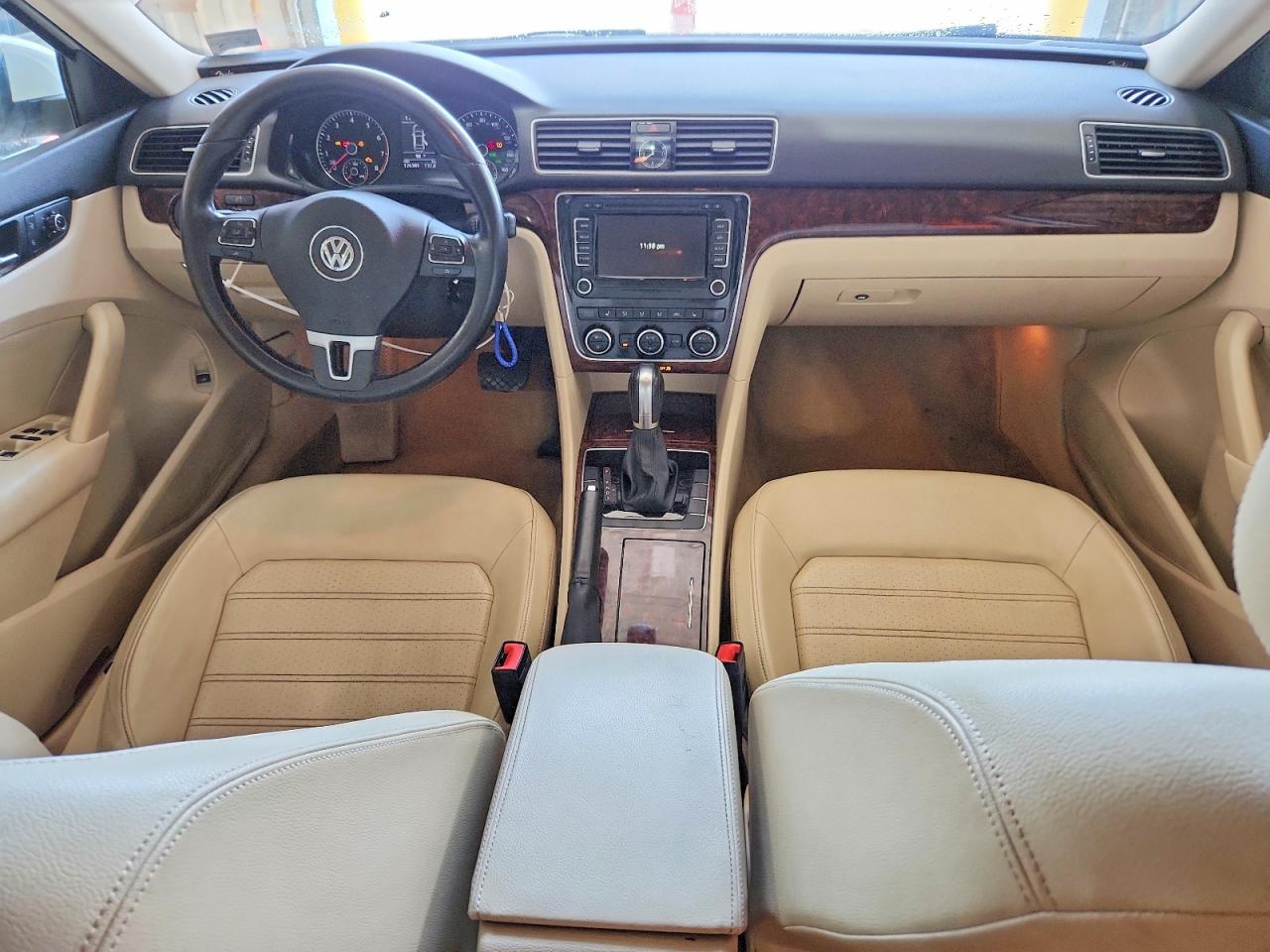 2012 Volkswagen Passat Sel Белый vin: 1VWCP7A38CC023102