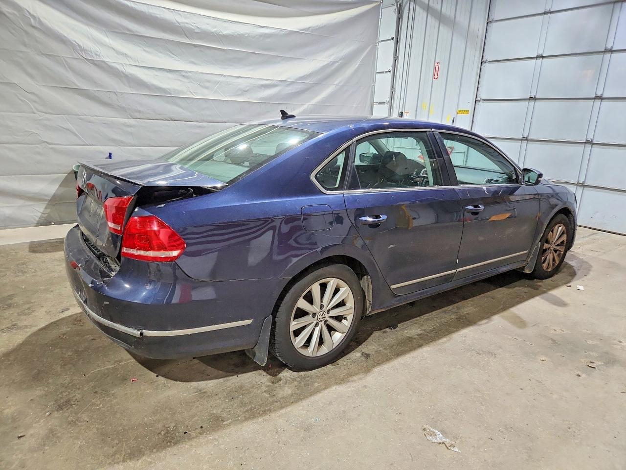 2013 Volkswagen Passat Sel Blue vin: 1VWCP7A38DC069031