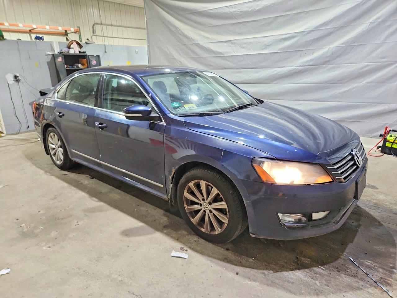 2013 Volkswagen Passat Sel Blue vin: 1VWCP7A38DC069031