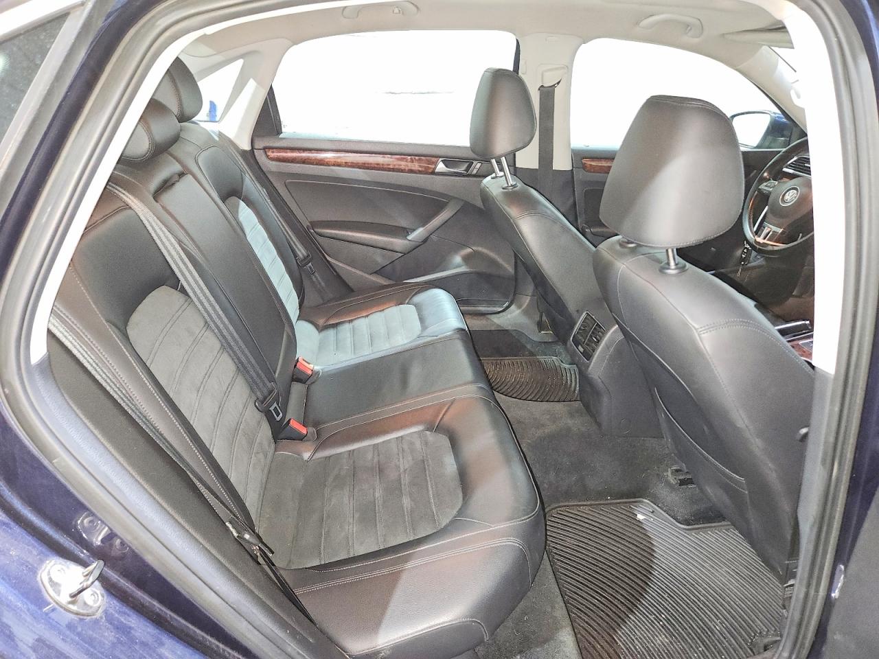 2013 Volkswagen Passat Sel Blue vin: 1VWCP7A38DC069031