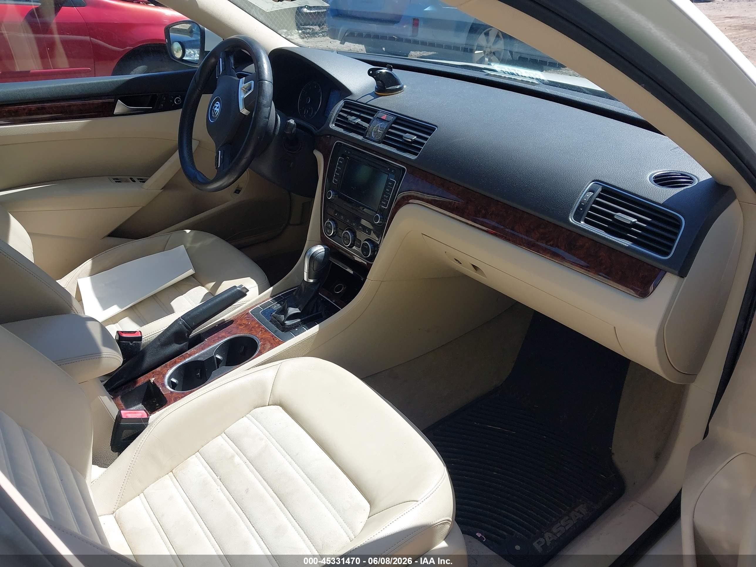 2013 Volkswagen Passat 2.5l Sel Premium White vin: 1VWCP7A38DC132774