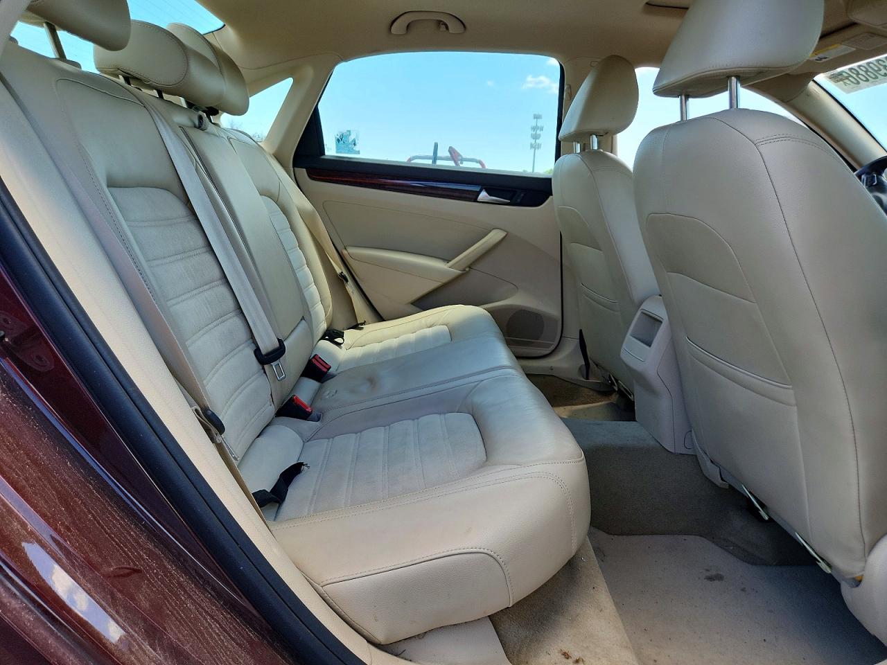 2012 Volkswagen Passat Sel Burgundy vin: 1VWCP7A39CC030253