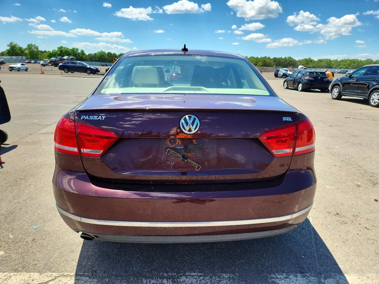 2012 Volkswagen Passat Sel Burgundy vin: 1VWCP7A39CC030253