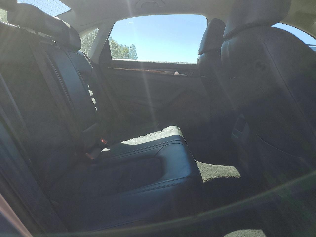 2012 Volkswagen Passat Sel Silver vin: 1VWCP7A39CC081154