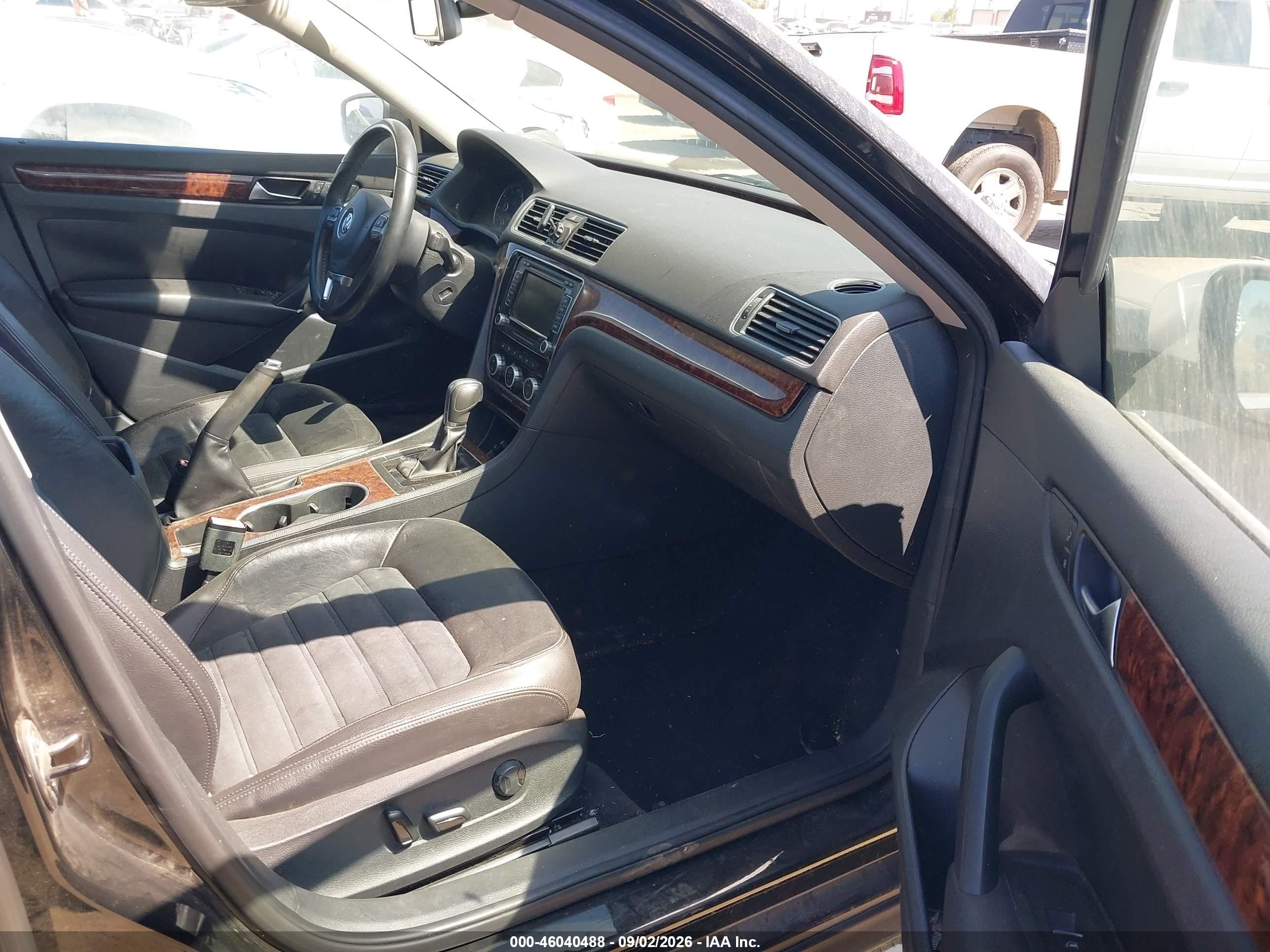 2013 Volkswagen Passat 2.5l Sel Premium Black vin: 1VWCP7A39DC071547