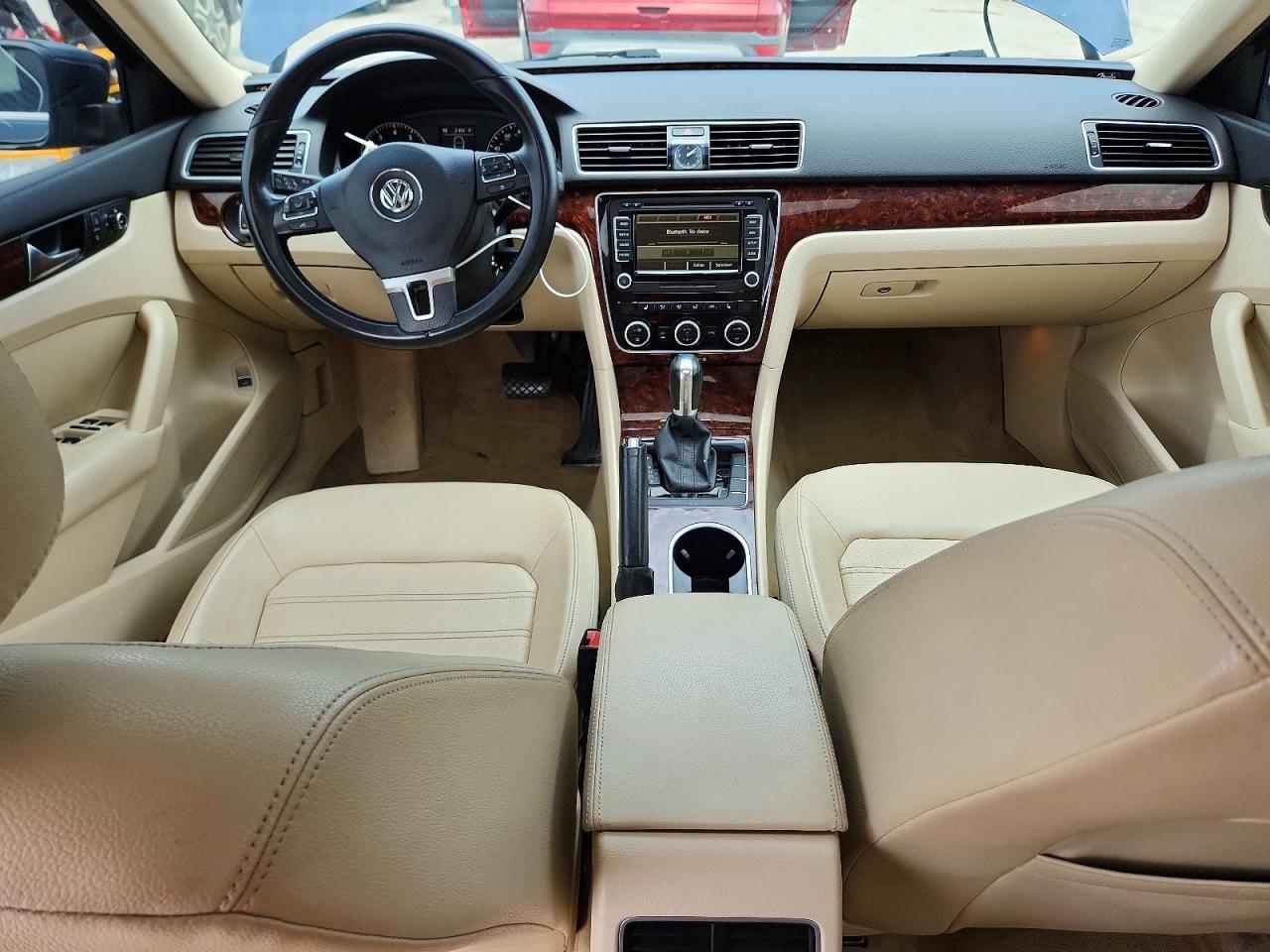 2013 Volkswagen Passat Sel Синий vin: 1VWCP7A39DC077543