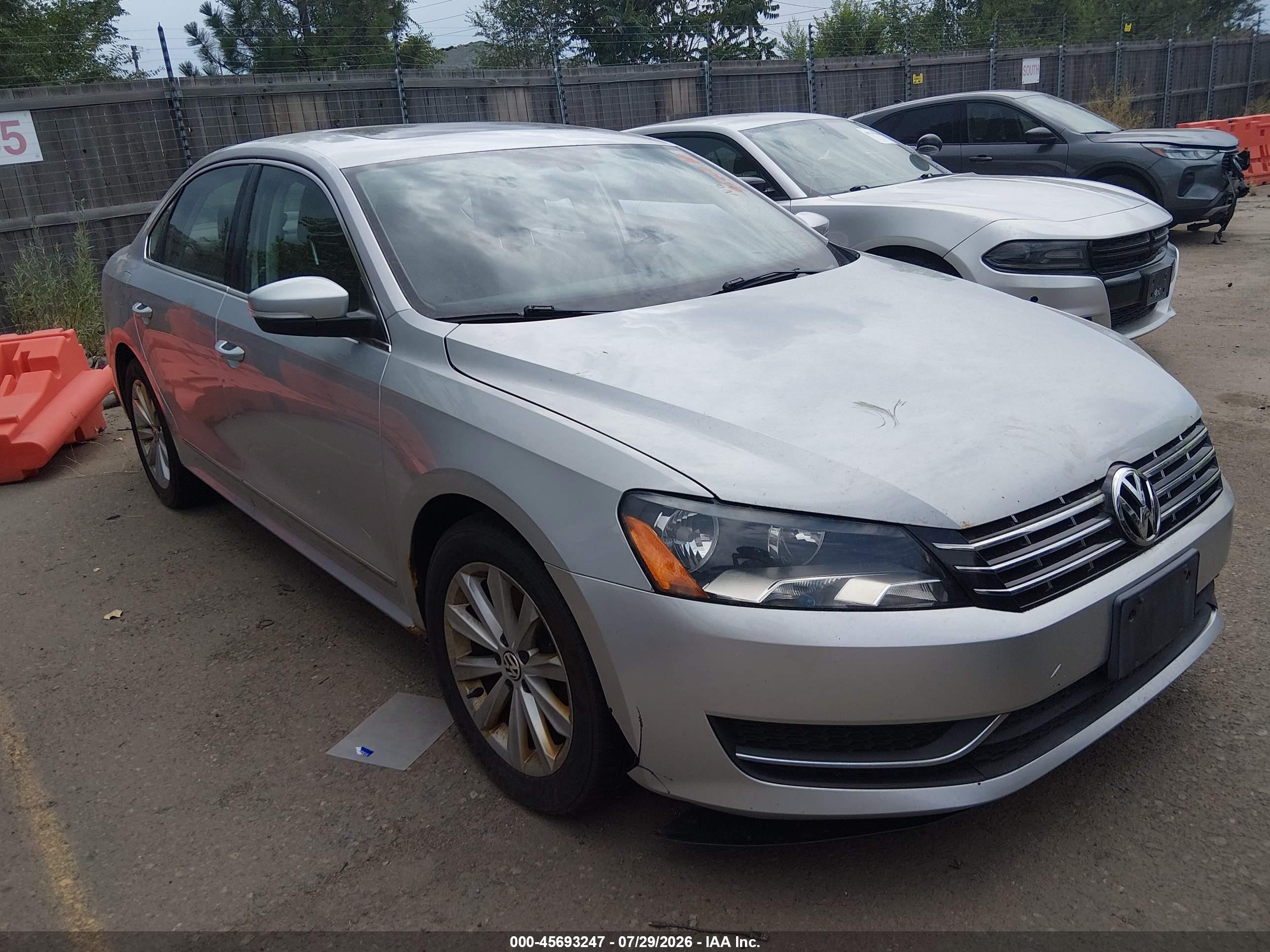 2013 Volkswagen Passat 2.5l Sel Silver vin: 1VWCP7A39DC091555