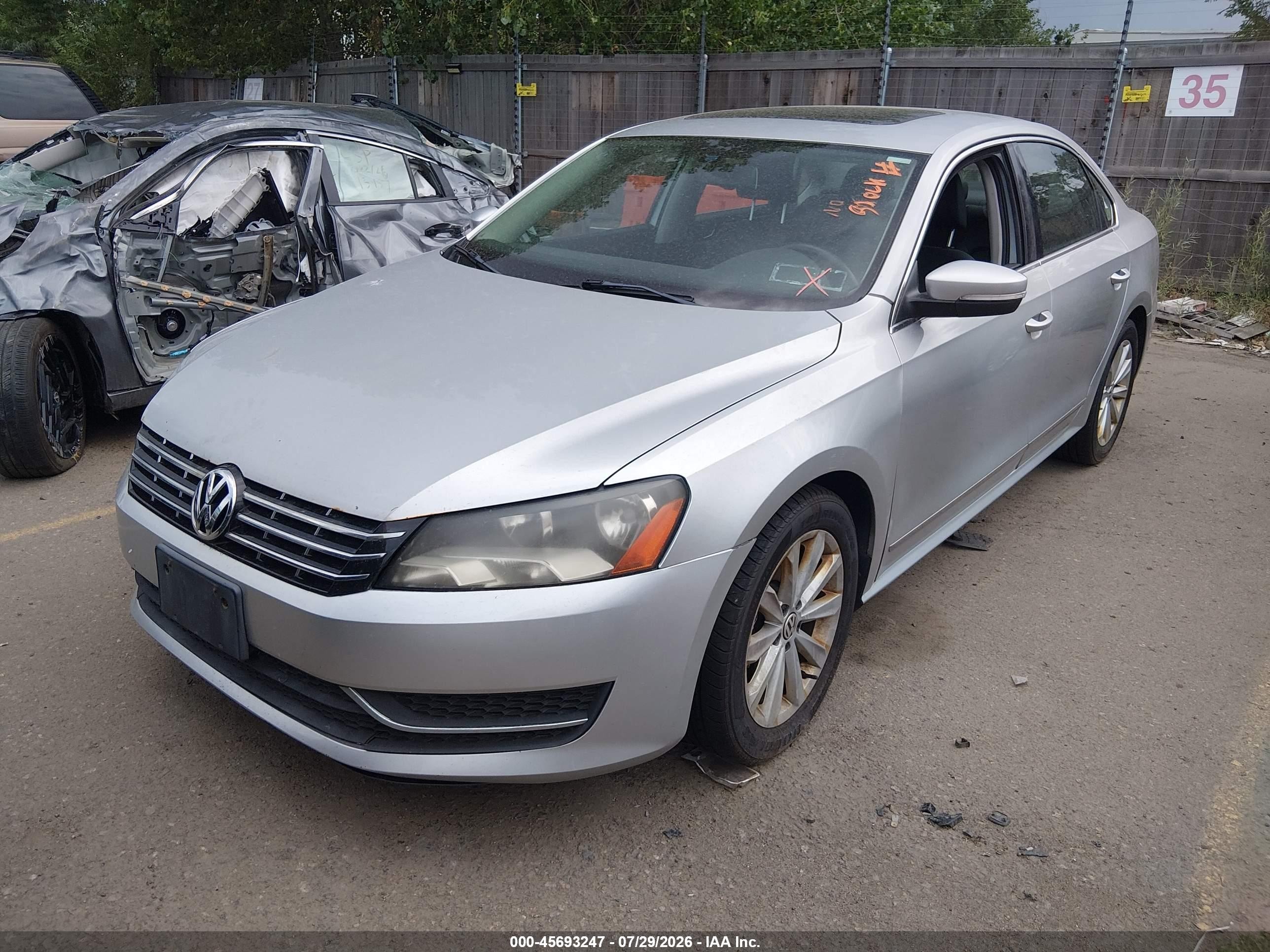 2013 Volkswagen Passat 2.5l Sel Silver vin: 1VWCP7A39DC091555