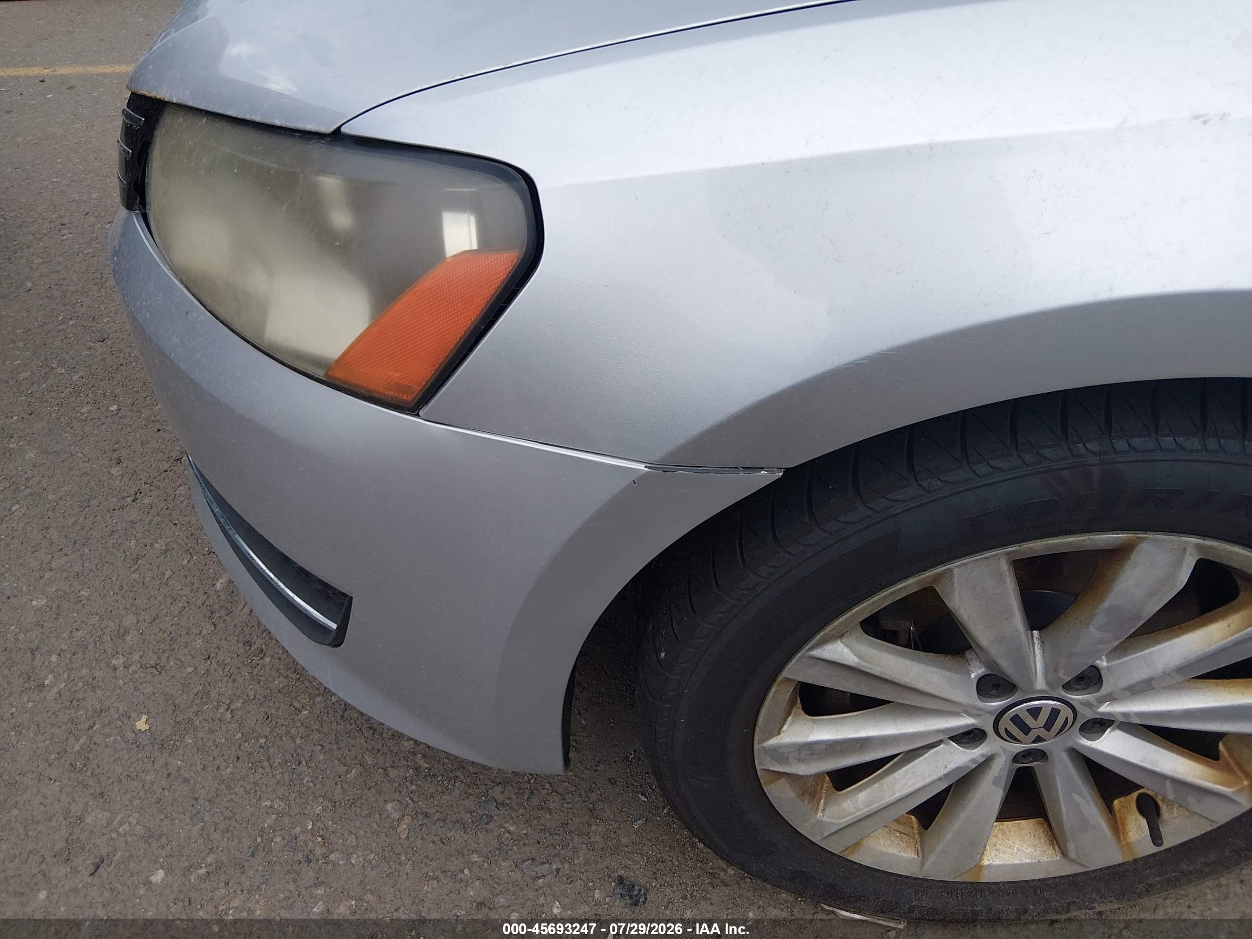 2013 Volkswagen Passat 2.5l Sel Silver vin: 1VWCP7A39DC091555