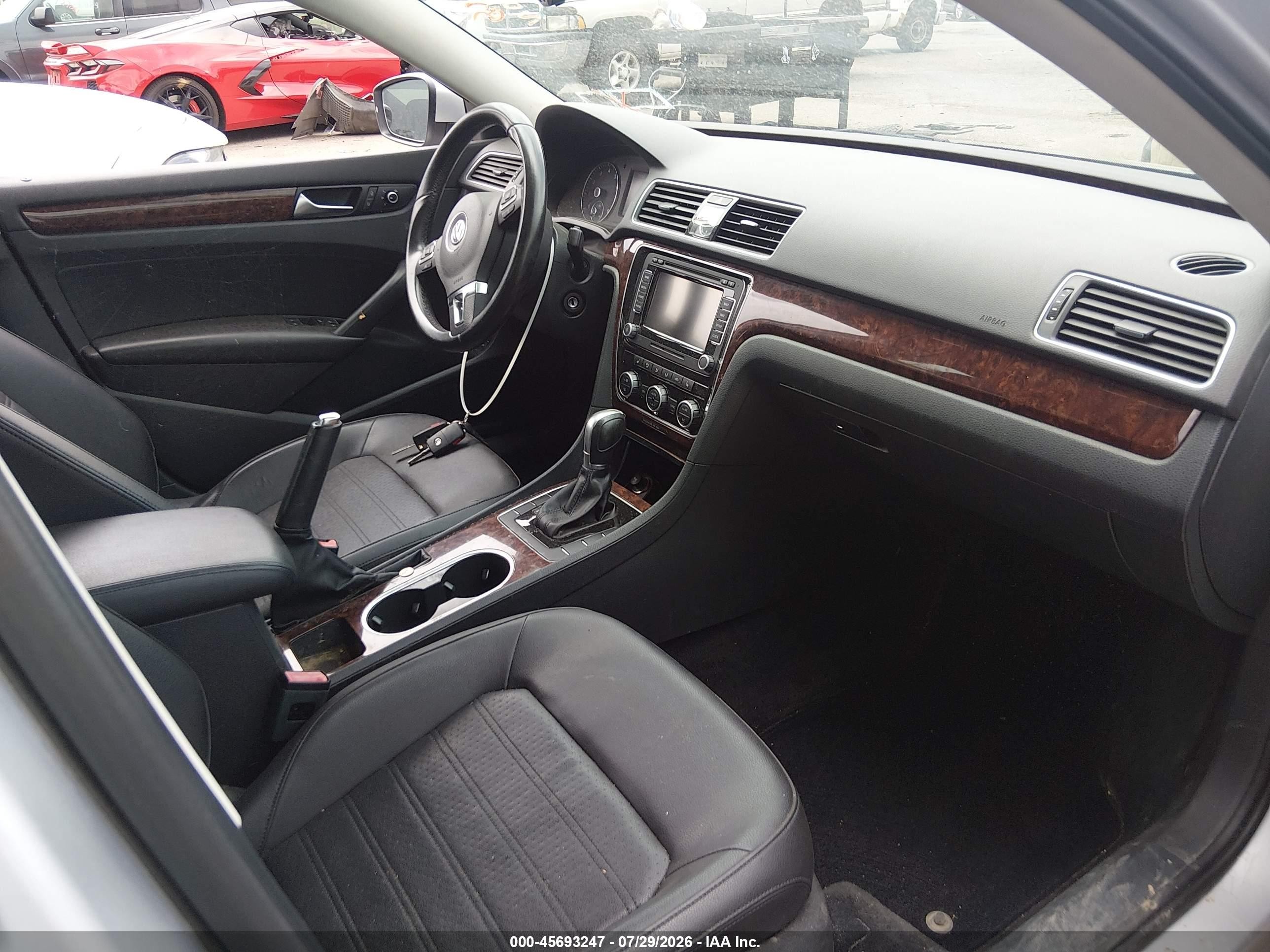 2013 Volkswagen Passat 2.5l Sel Silver vin: 1VWCP7A39DC091555