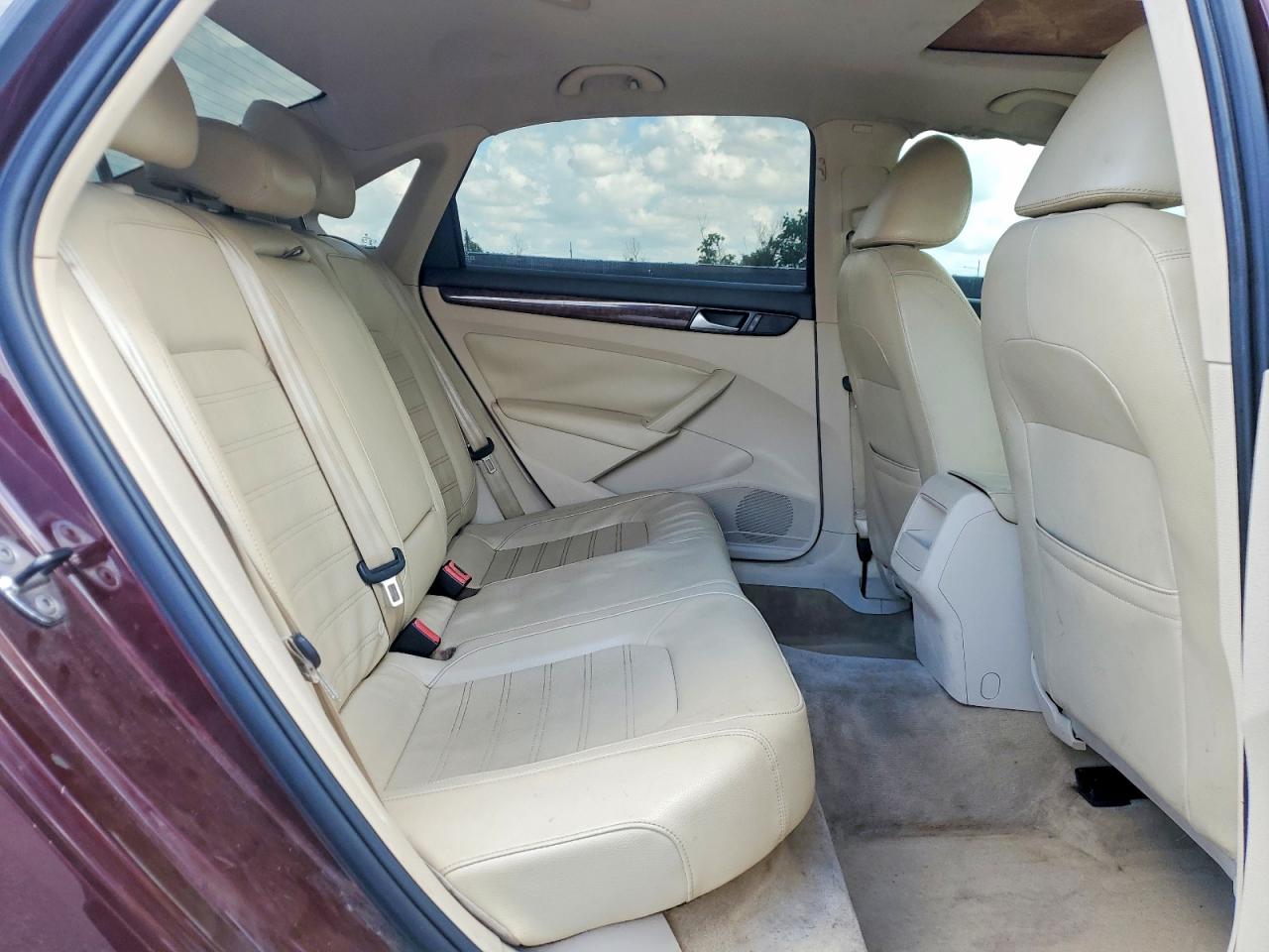 2012 Volkswagen Passat Sel Burgundy vin: 1VWCP7A3XCC065593